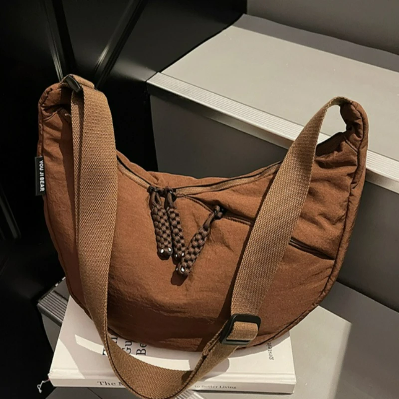 New Fashion Nylon Texture Simple Shoulder Bags Women Crossbody Hobo Bags Large Capacity Commuter Versatile Tote Bag Wholesale
New Fashion Nylon Texture Simple Shoulder Bags Women Crossbody Hobo Bags Large Capacity Commuter Versatile Tote Bag Wholesale
