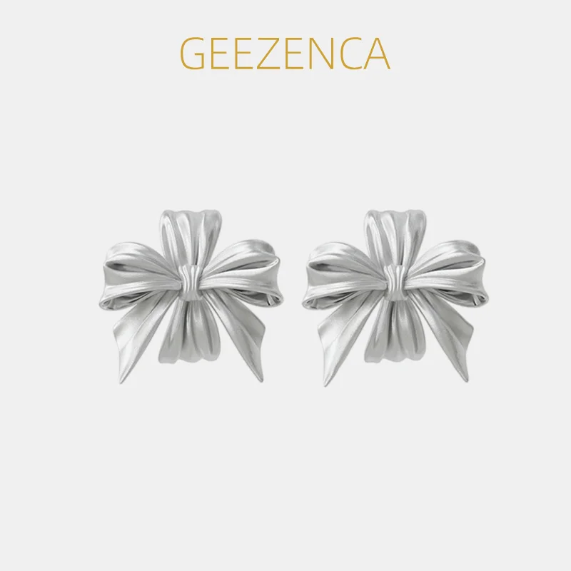 GEEZENCA 925 Sterling Silver 3D Bow Stud Earrings For Women Original Design Elegant High-end Ribbon Earrings Luxury Jewelry Gift
GEEZENCA 925 Sterling Silver 3D Bow Stud Earrings For Women Original Design Elegant High-end Ribbon Earrings Luxury Jewelry Gift