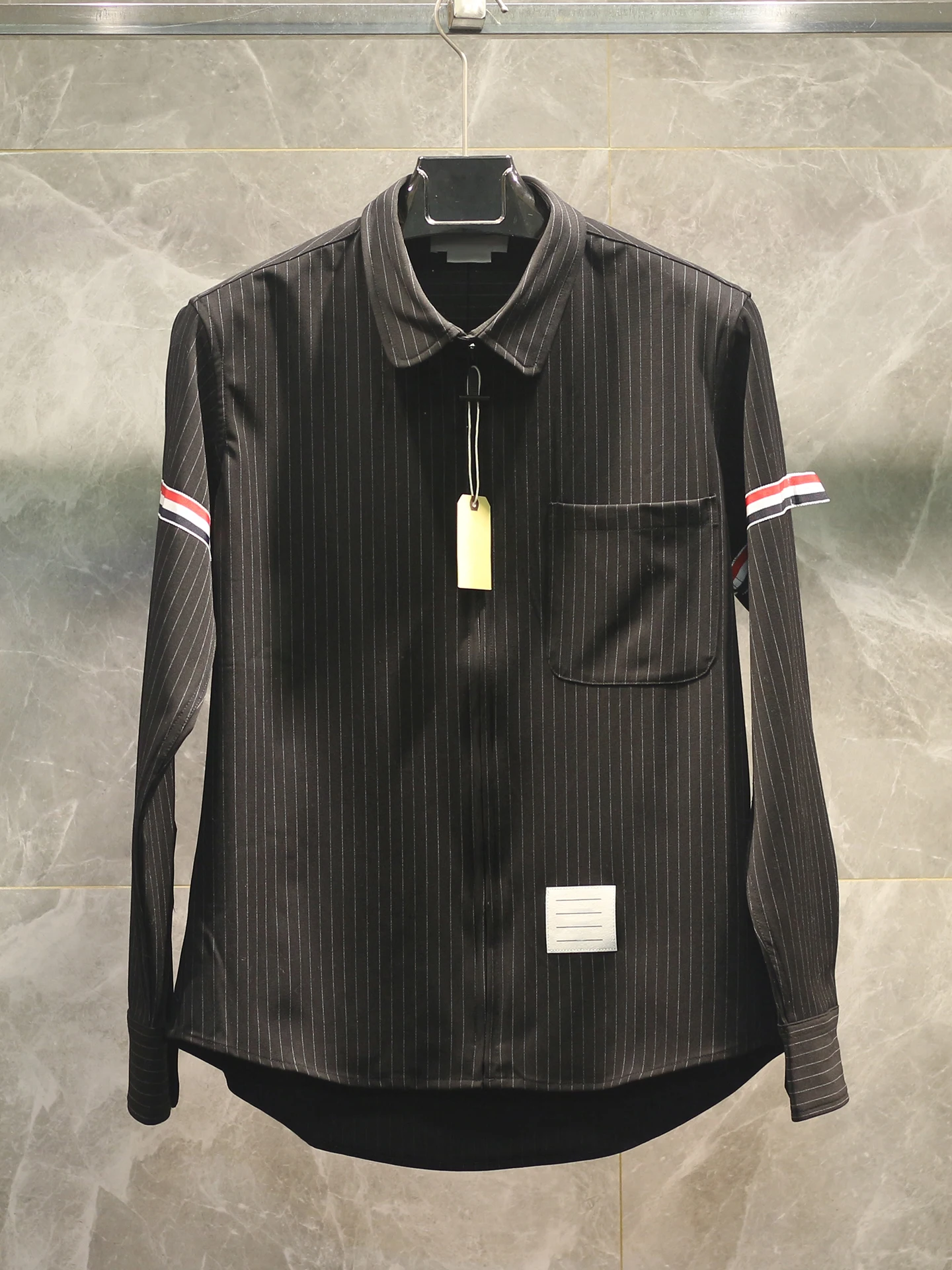 Элитная весенне-летняя куртка-жакет унисекс с молнией и нашивками, в полоску, с длинными рукавами, приталенного кроя, в стиле Hong Kong Sle ex Car
Элитная весенне-летняя куртка-жакет унисекс с молнией и нашивками, в полоску, с длинными рукавами, приталенного кроя, в стиле Hong Kong Sle ex Car