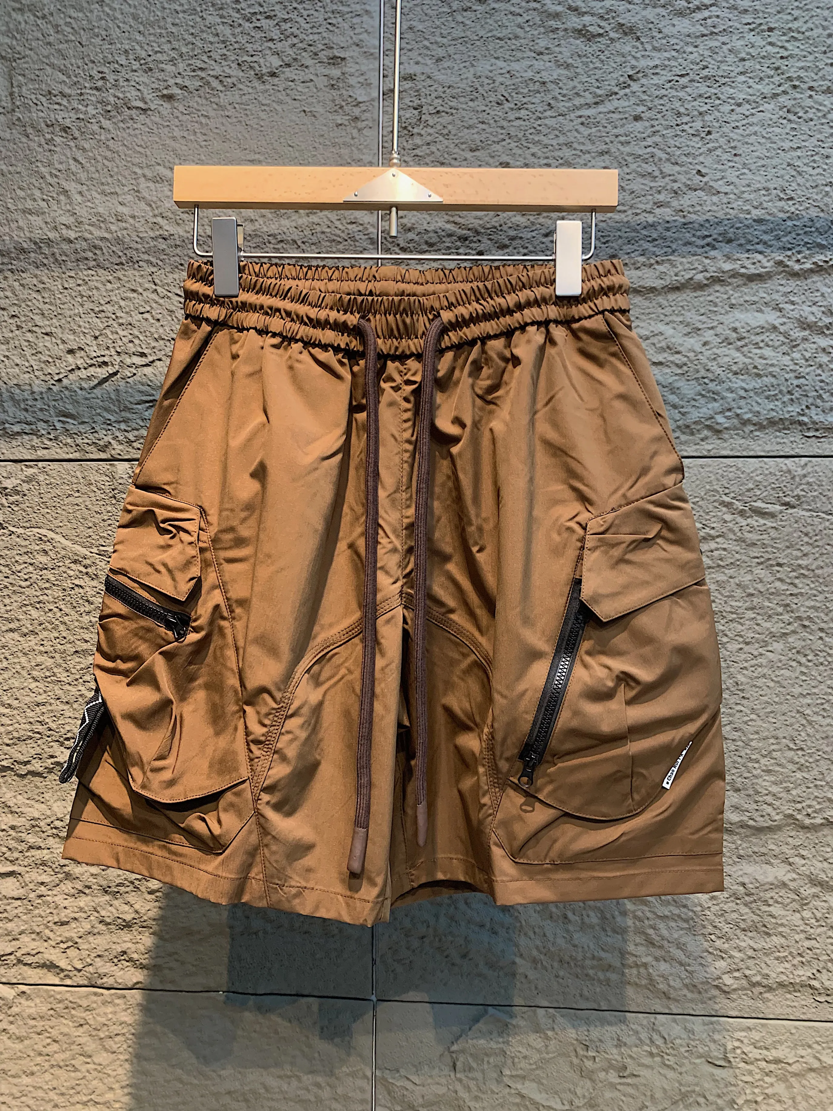 Functional Wind Speed Dry Ice Feeling High Cargo Deconstruction Big Workwear with Pocket Luxury Trendy Shorts
Functional Wind Speed Dry Ice Feeling High Cargo Deconstruction Big Workwear with Pocket Luxury Trendy Shorts