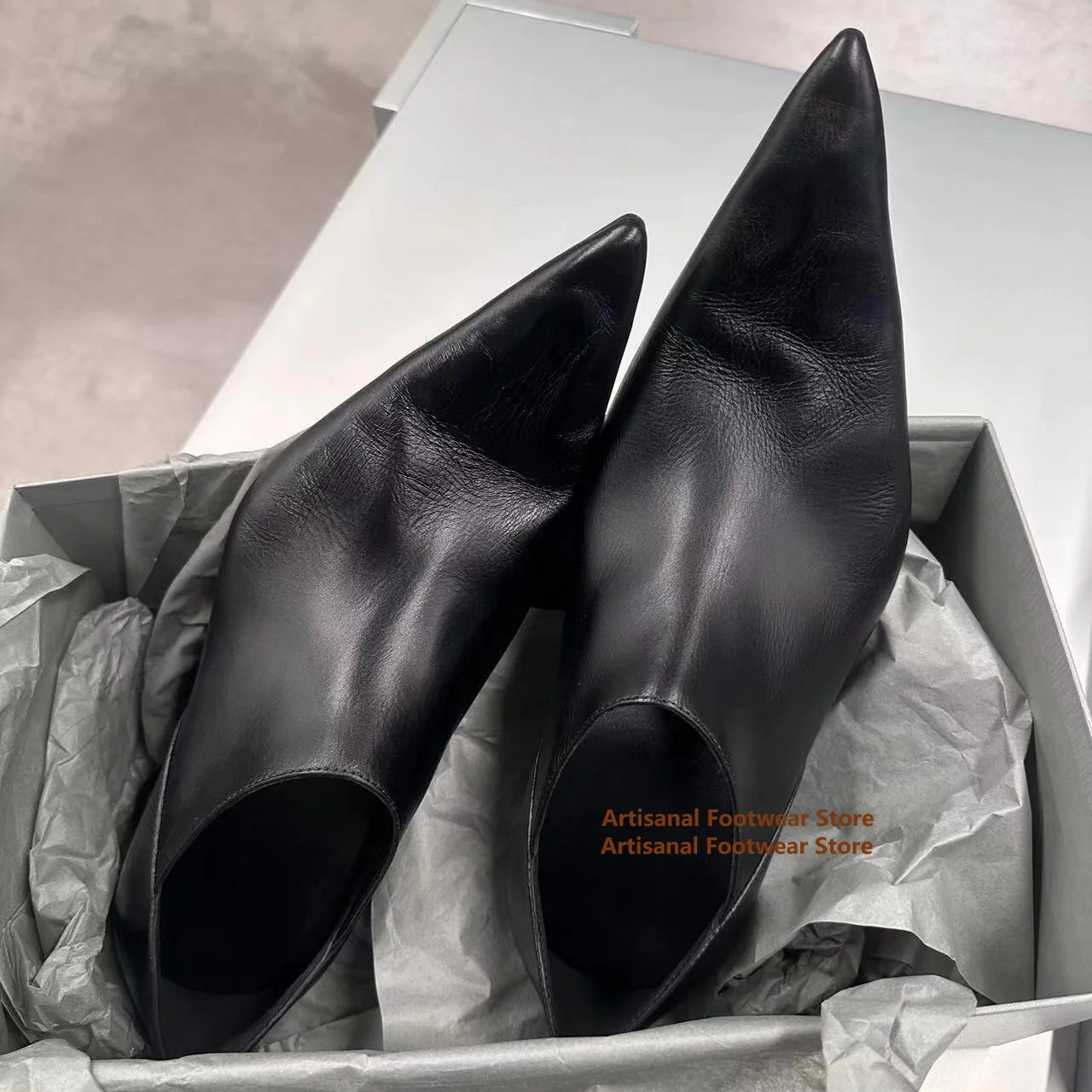 Pointy Toe Wedge Heels Loafers for Men Upturned Toe Black Leather Shoes Soft Leather Soft Sole Thick Soled Shoes Single Shoes
Pointy Toe Wedge Heels Loafers for Men Upturned Toe Black Leather Shoes Soft Leather Soft Sole Thick Soled Shoes Single Shoes