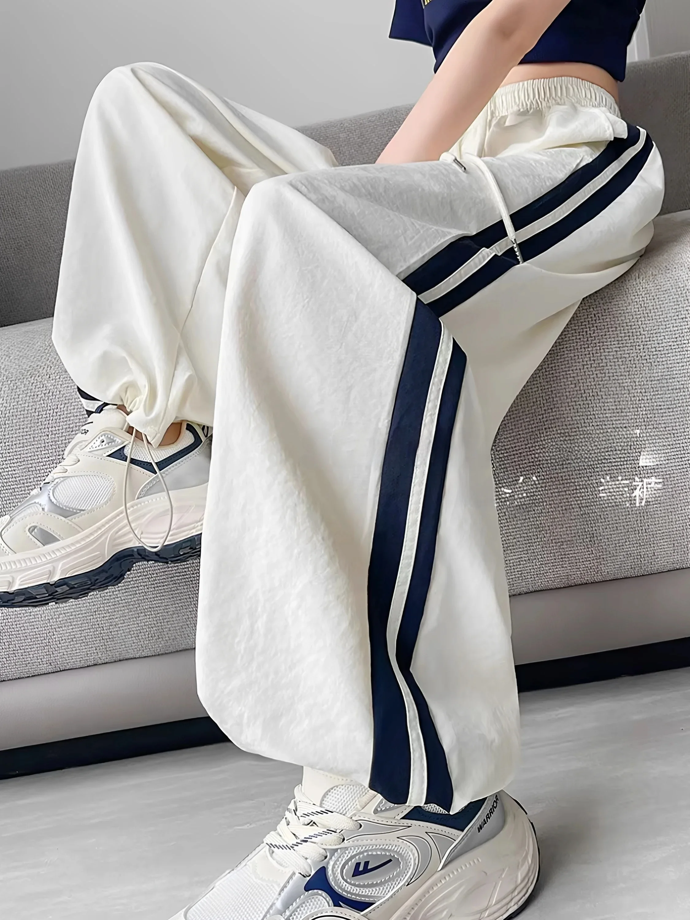 Summer Two-Way Stripe Sports Pants Women's Thin Loose Straight Wide Leg Pants American Style Drawstring Quick Dry Casual Trou...
Summer Two-Way Stripe Sports Pants Women's Thin Loose Straight Wide Leg Pants American Style Drawstring Quick Dry Casual Trou...