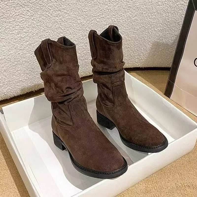 Retro high-heeled denim boots for women suitable autumn and winter ideal outdoor shopping casual wear, stylish cotton shoes
Retro high-heeled denim boots for women suitable autumn and winter ideal outdoor shopping casual wear, stylish cotton shoes