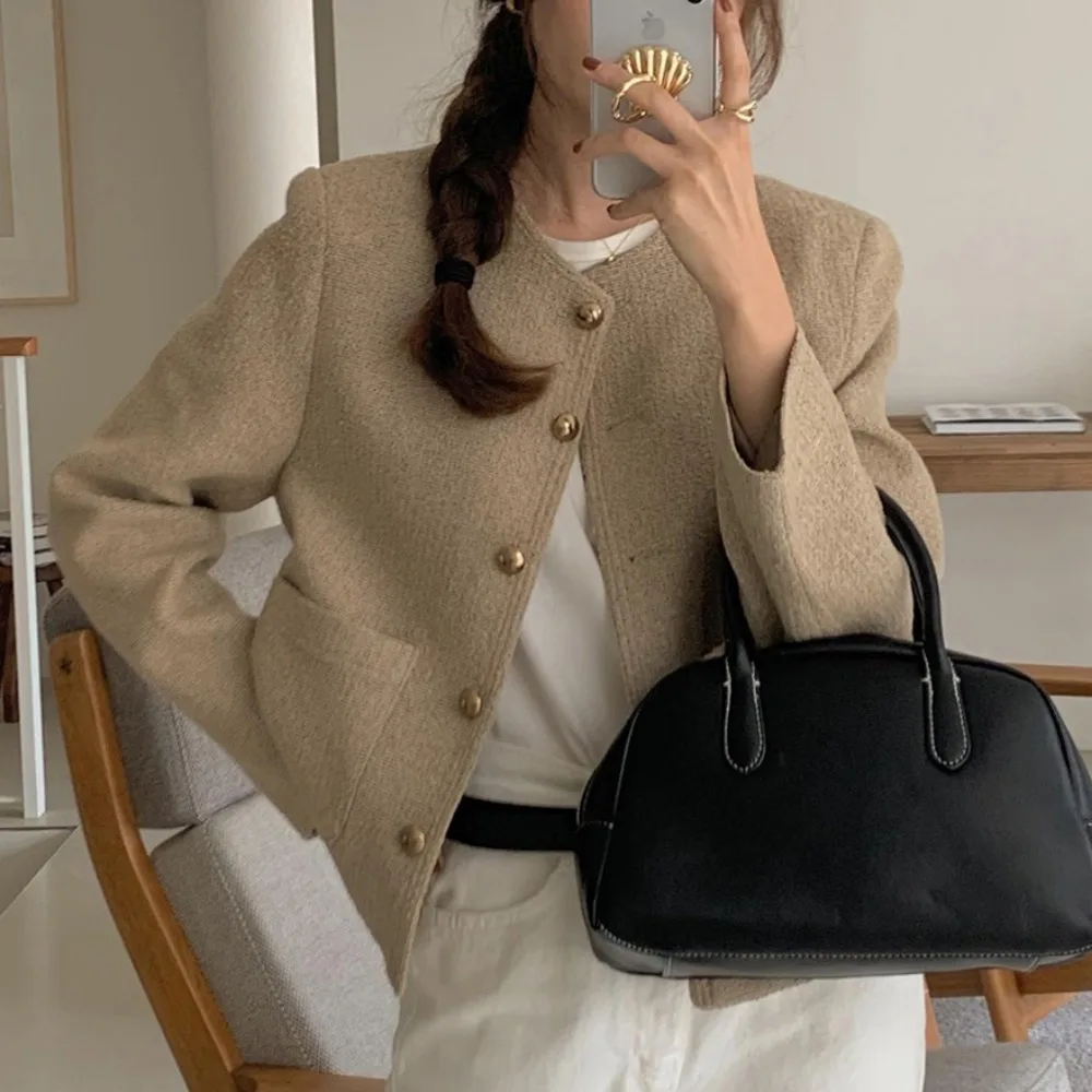 Vintage England Style Single Breasted Jacket Coat round Collar Short Outerwear for Women Spring Autumn Female Blazer
Vintage England Style Single Breasted Jacket Coat round Collar Short Outerwear for Women Spring Autumn Female Blazer