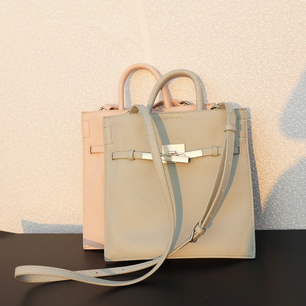 Hot Sale High-end Versatile Messenger Fashion Super Handbag Commuter Basics Women's bag Unique Versatile Simple Large Capacity
Hot Sale High-end Versatile Messenger Fashion Super Handbag Commuter Basics Women's bag Unique Versatile Simple Large Capacity