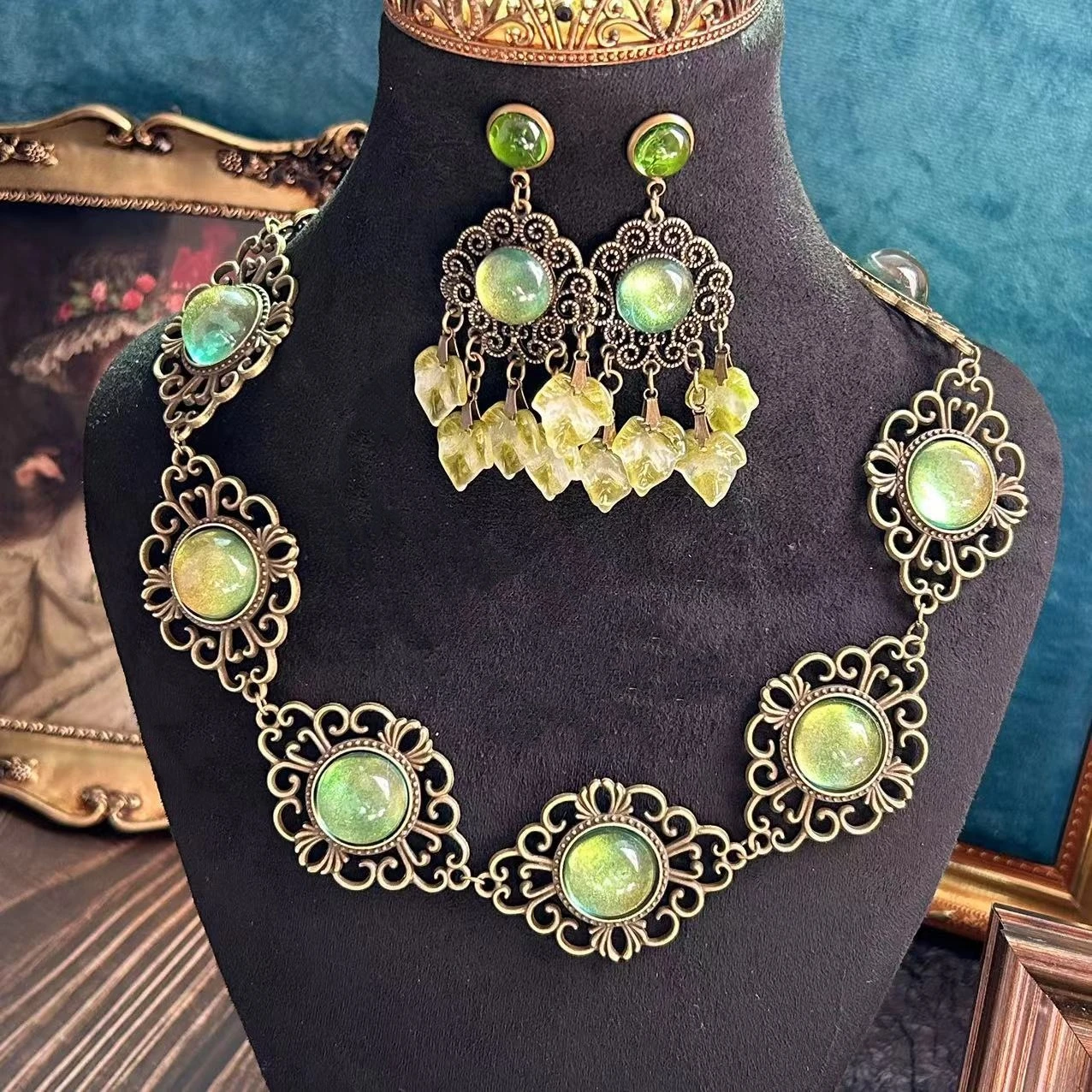 Vintage Unique Natural Gemstones Necklace Tassel Leaves Earring Two-Piece set High-Quality Women's Fashion Accessories 2025 New
Vintage Unique Natural Gemstones Necklace Tassel Leaves Earring Two-Piece set High-Quality Women's Fashion Accessories 2025 New