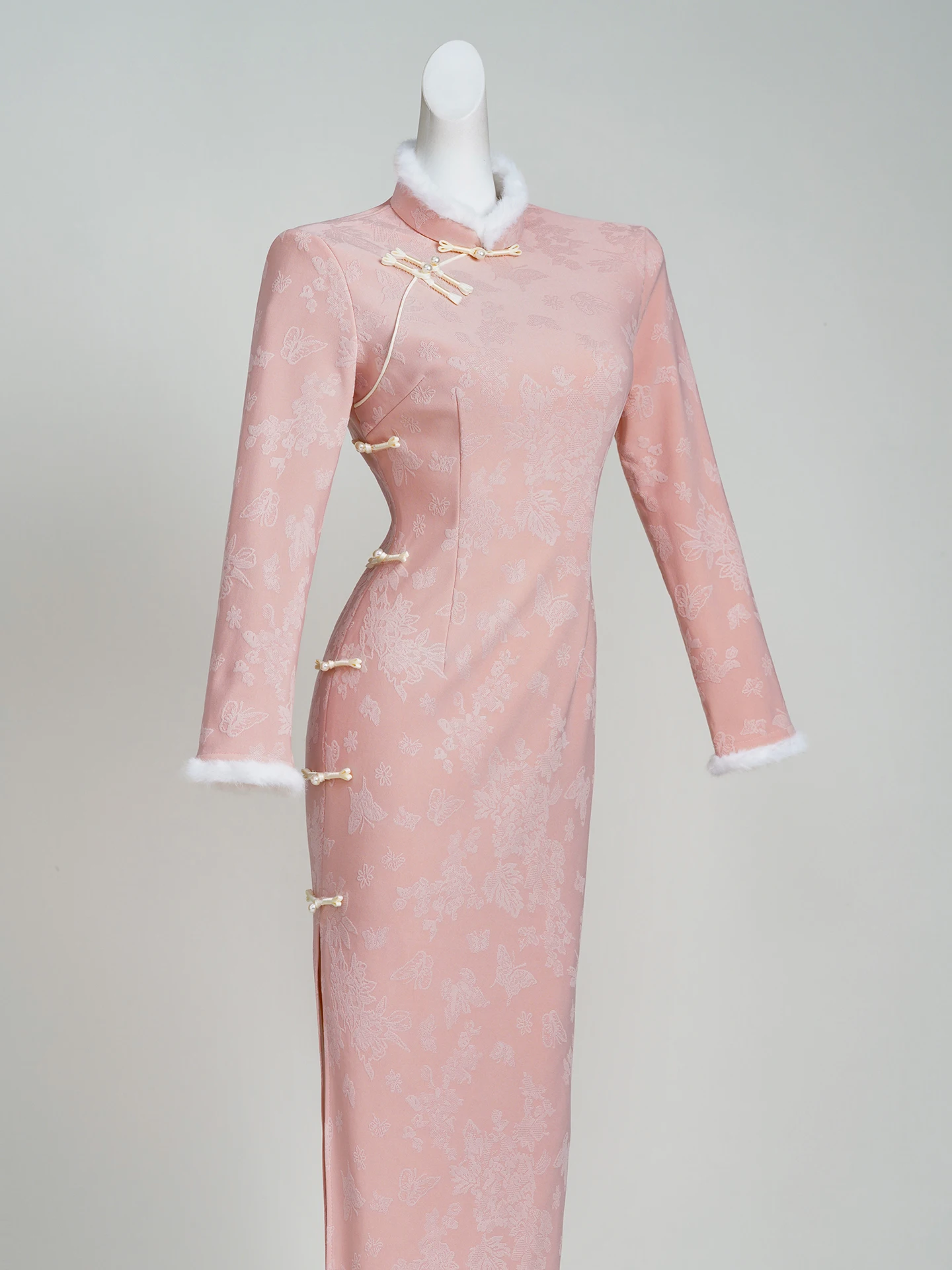 Розовое осенне-зимнее длинное традиционное китайское платье для молодых женщин на церемонию помолвки
Розовое осенне-зимнее длинное традиционное китайское платье для молодых женщин на церемонию помолвки