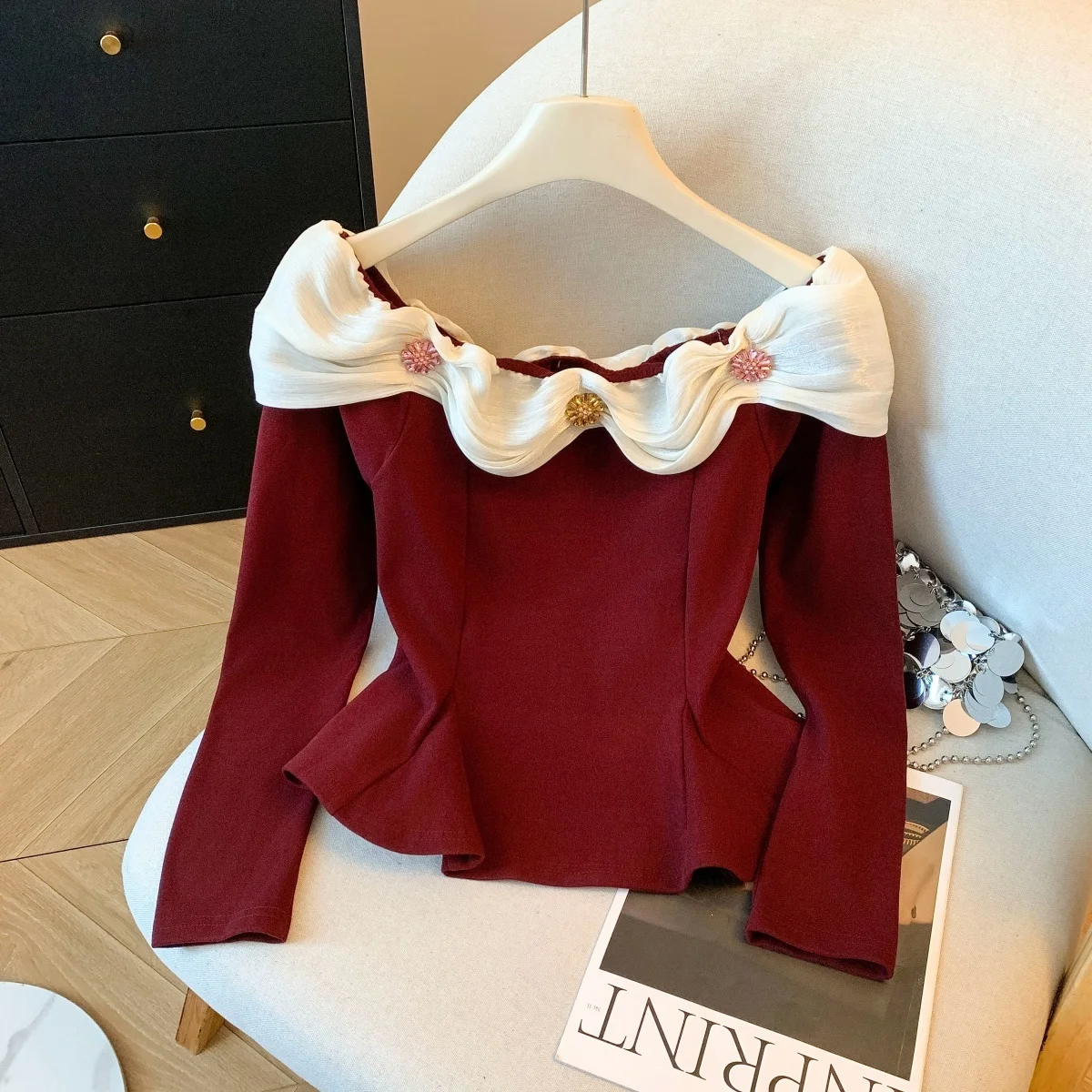 Red Lace Trim T-Shirt Women's Autumn Winter One Shoulder Base Shirt Absolutely Beautiful Inner Wear Top Pure Desire Style
Red Lace Trim T-Shirt Women's Autumn Winter One Shoulder Base Shirt Absolutely Beautiful Inner Wear Top Pure Desire Style