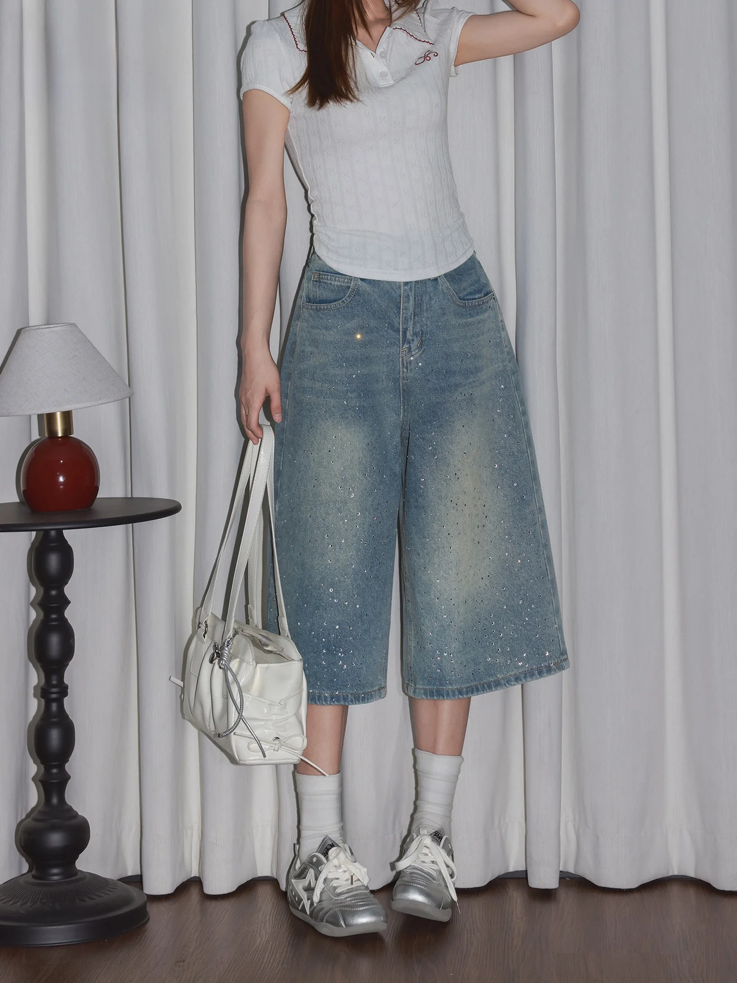 Loose Casual Wide Leg Blue Denim Jeans Women's High Waist American Style Glittering Cream Color New Summer Straight Leg Trousers
Loose Casual Wide Leg Blue Denim Jeans Women's High Waist American Style Glittering Cream Color New Summer Straight Leg Trousers