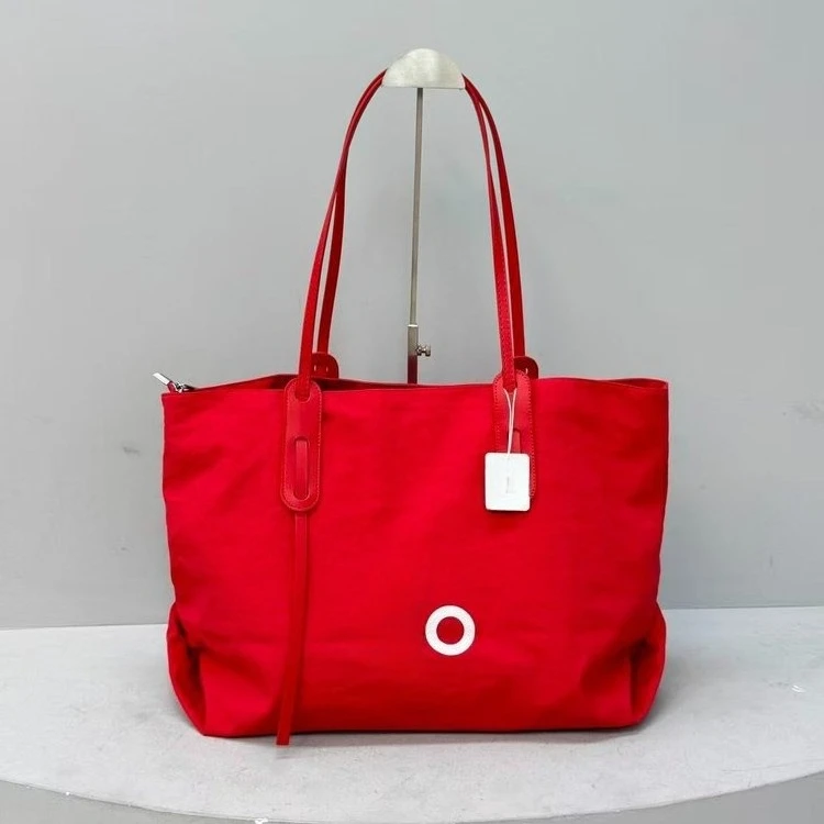 Japanese Minimalist Tote Bag Women Large Capacity Shoulder Handbag Niche Simple Commuting
Japanese Minimalist Tote Bag Women Large Capacity Shoulder Handbag Niche Simple Commuting