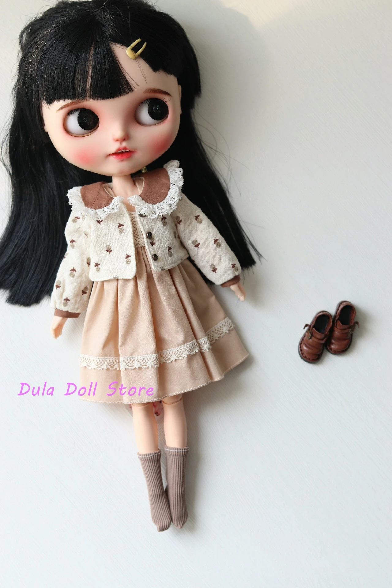 Одежда для куклы Dula, платье, Коричневое Пальто, юбка Blythe Qbaby ob24 ob22 ob11 Azone Licca ICY jerfish 1/6, аксессуары для кукол Bjd
Одежда для куклы Dula, платье, Коричневое Пальто, юбка Blythe Qbaby ob24 ob22 ob11 Azone Licca ICY jerfish 1/6, аксессуары для кукол Bjd