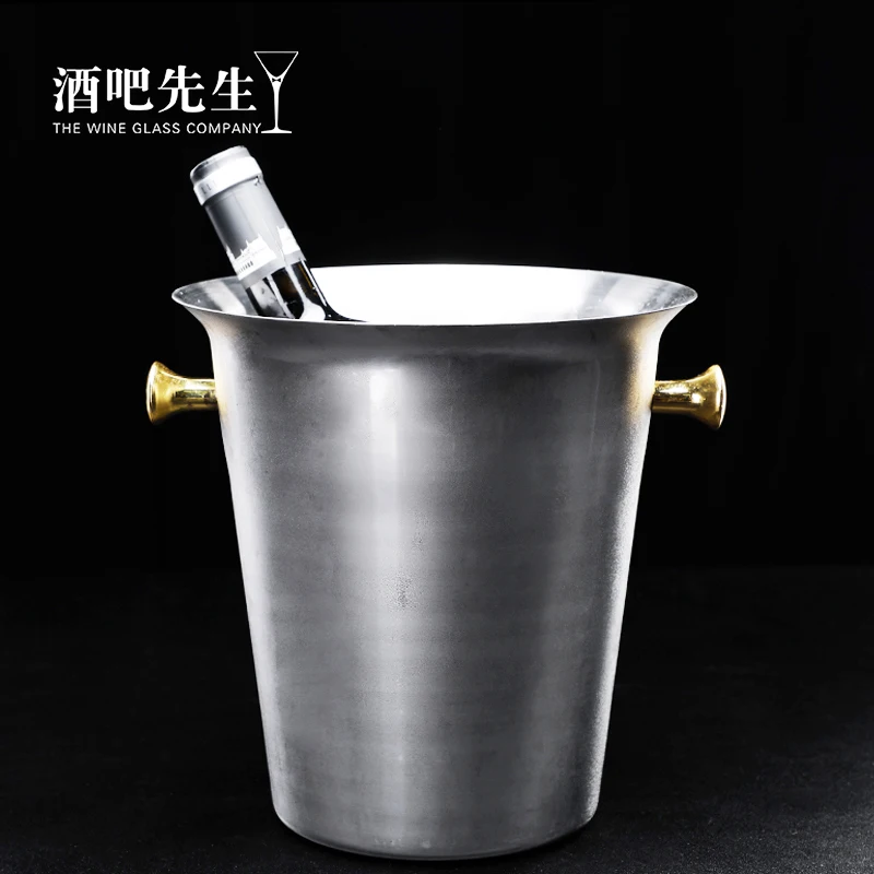 Роскошное утолщенное ведерко для льда из нержавеющей стали, бочка для шампанского, для домашнего использования, барное ведерко для льда Mr. Ice Buet с защитой от проливания для элитных вечеринок
Роскошное утолщенное ведерко для льда из нержавеющей стали, бочка для шампанского, для домашнего использования, барное ведерко для льда Mr. Ice Buet с защитой от проливания для элитных вечеринок