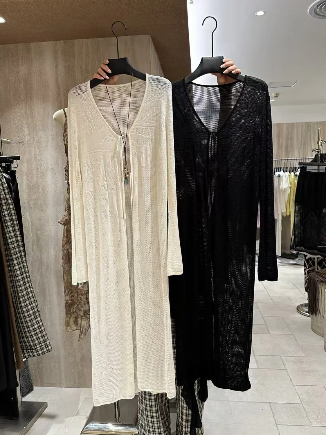 Loose V-Neck Long Knitted Cardigan Summer 2026 New Lazy Style Pattern Hollow out Breathable Women's Daily Wear
Loose V-Neck Long Knitted Cardigan Summer 2026 New Lazy Style Pattern Hollow out Breathable Women's Daily Wear