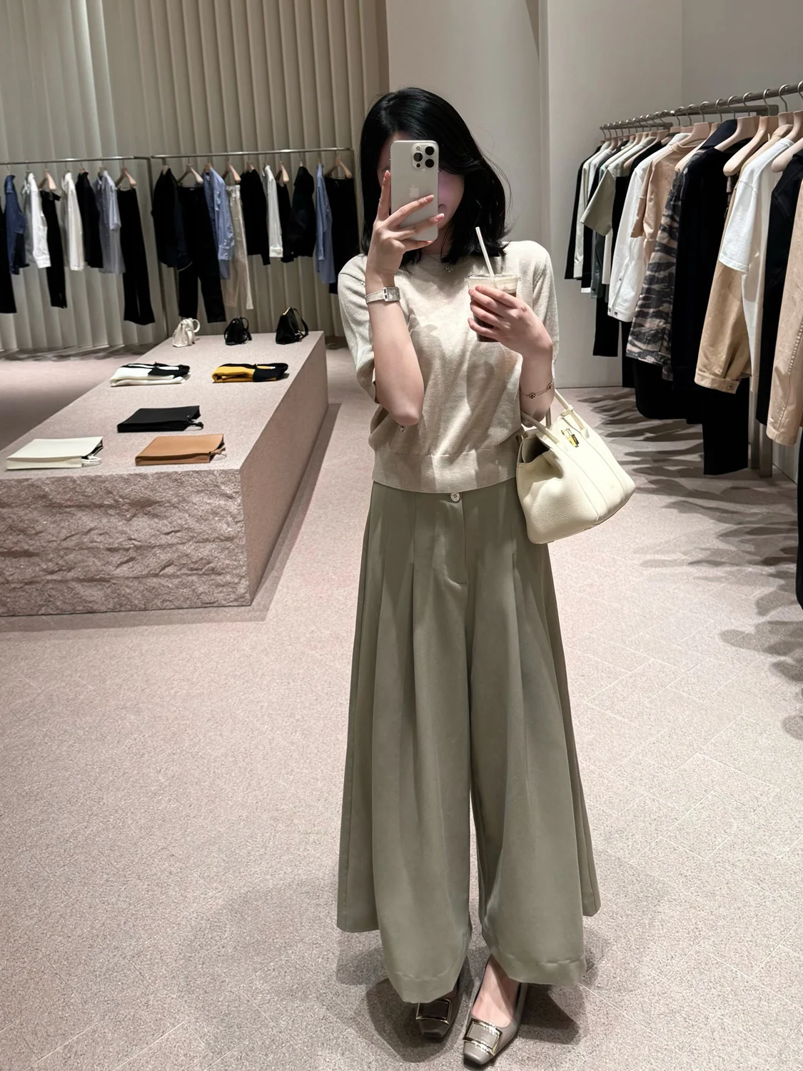 Zearzz Уютный шерстяной вязаный универсальный укороченный топ для женщин, свободный крой, круглый вырез, короткий рукав, весенняя мода
Zearzz Уютный шерстяной вязаный универсальный укороченный топ для женщин, свободный крой, круглый вырез, короткий рукав, весенняя мода