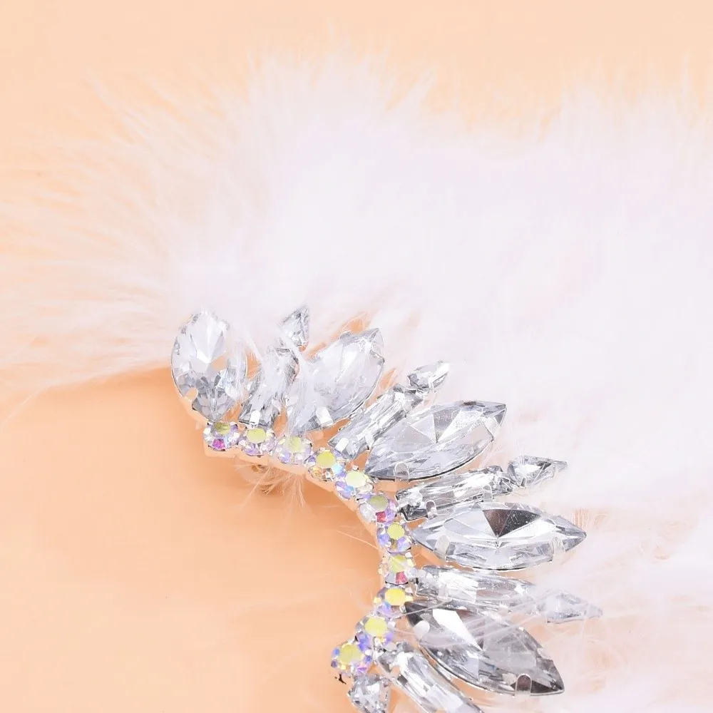 Super Sparkling Crystal Stud Ear Clips Handmade Exaggerate Rhinestone Feather Ear Hooks Bohemia Ear Clips For Non-Pierced Ears
Super Sparkling Crystal Stud Ear Clips Handmade Exaggerate Rhinestone Feather Ear Hooks Bohemia Ear Clips For Non-Pierced Ears