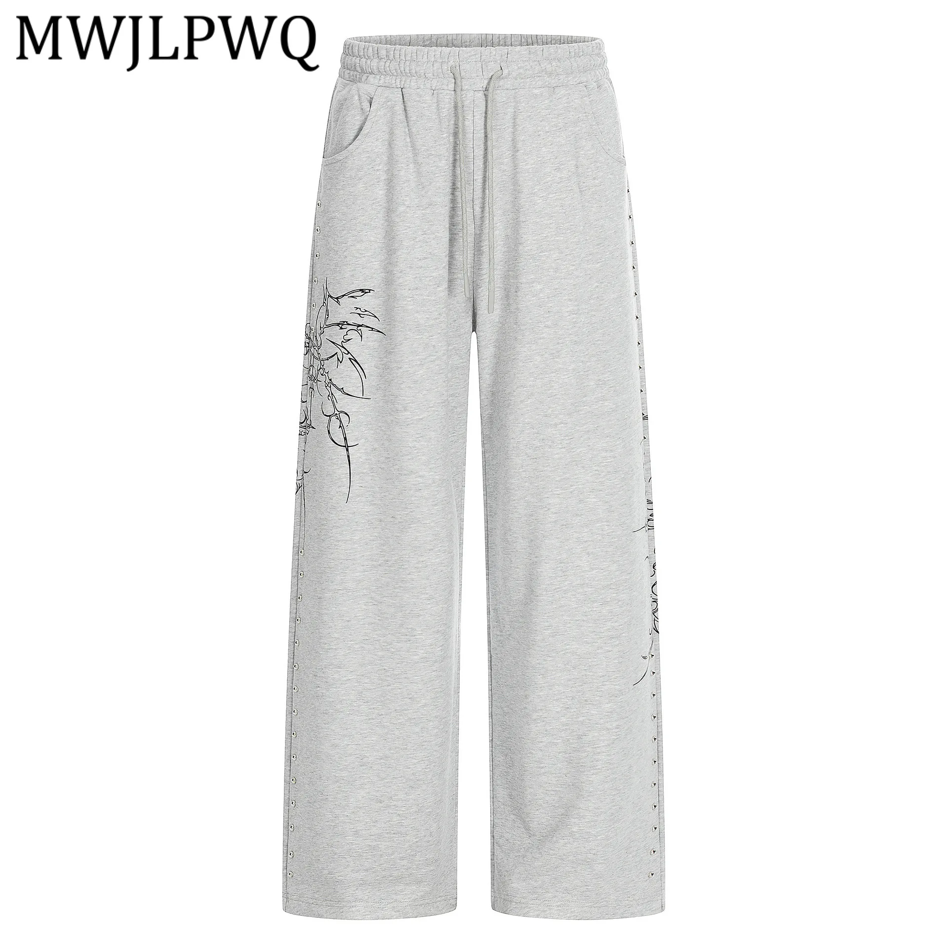 MWJLPWQ 2026 Spring New American Personality Pattern Trousers For Men High Street Design Drawstring Loose Casual Pants 13356
MWJLPWQ 2026 Spring New American Personality Pattern Trousers For Men High Street Design Drawstring Loose Casual Pants 13356