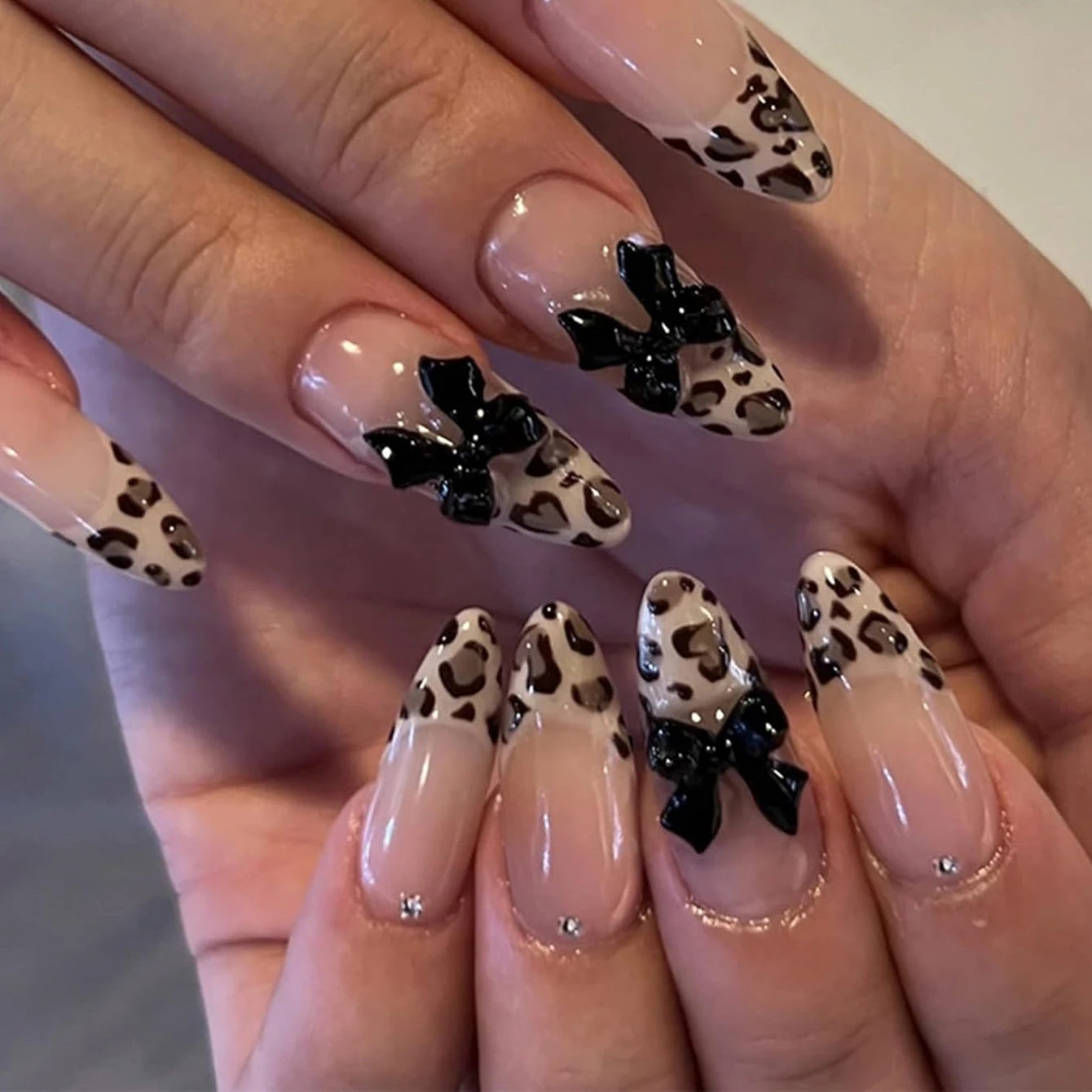 10pcs-XS/S/M French Almond Press on Nails Leopard Print False Nails 3D Bow Wearable Stick-on Nails Fake Nail
10pcs-XS/S/M French Almond Press on Nails Leopard Print False Nails 3D Bow Wearable Stick-on Nails Fake Nail