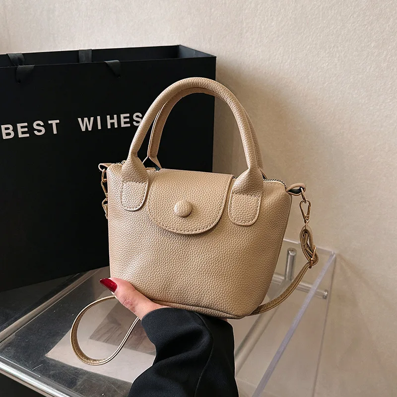Fashion Handbag New Solid Color PU Single Shoulder Casual Multifunctional Crossbody Bag
Fashion Handbag New Solid Color PU Single Shoulder Casual Multifunctional Crossbody Bag
