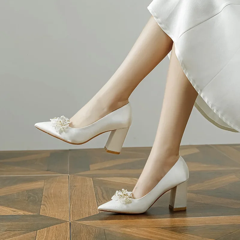 30-44 2025 New Pointed Chunky Heel White Wedding Shoes Bride Bridesmaid Dress Shoes Women Pumps
30-44 2025 New Pointed Chunky Heel White Wedding Shoes Bride Bridesmaid Dress Shoes Women Pumps