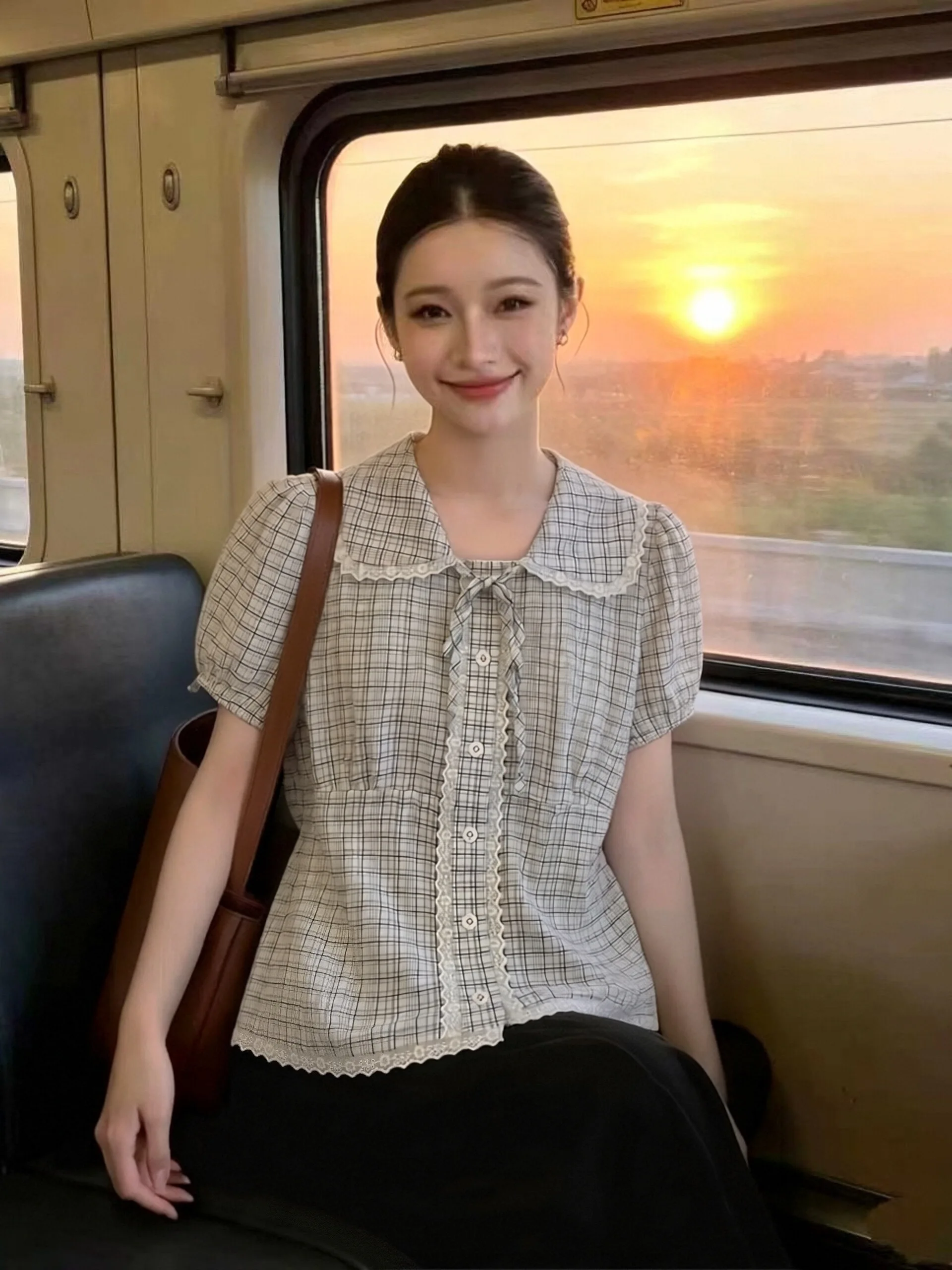 Sweet Girl Feel Plaid Short Sleeve Doll Collar Lace Trim Women's Shirt Korean Style Breathable Loose Fit Summer New Arrival
Sweet Girl Feel Plaid Short Sleeve Doll Collar Lace Trim Women's Shirt Korean Style Breathable Loose Fit Summer New Arrival