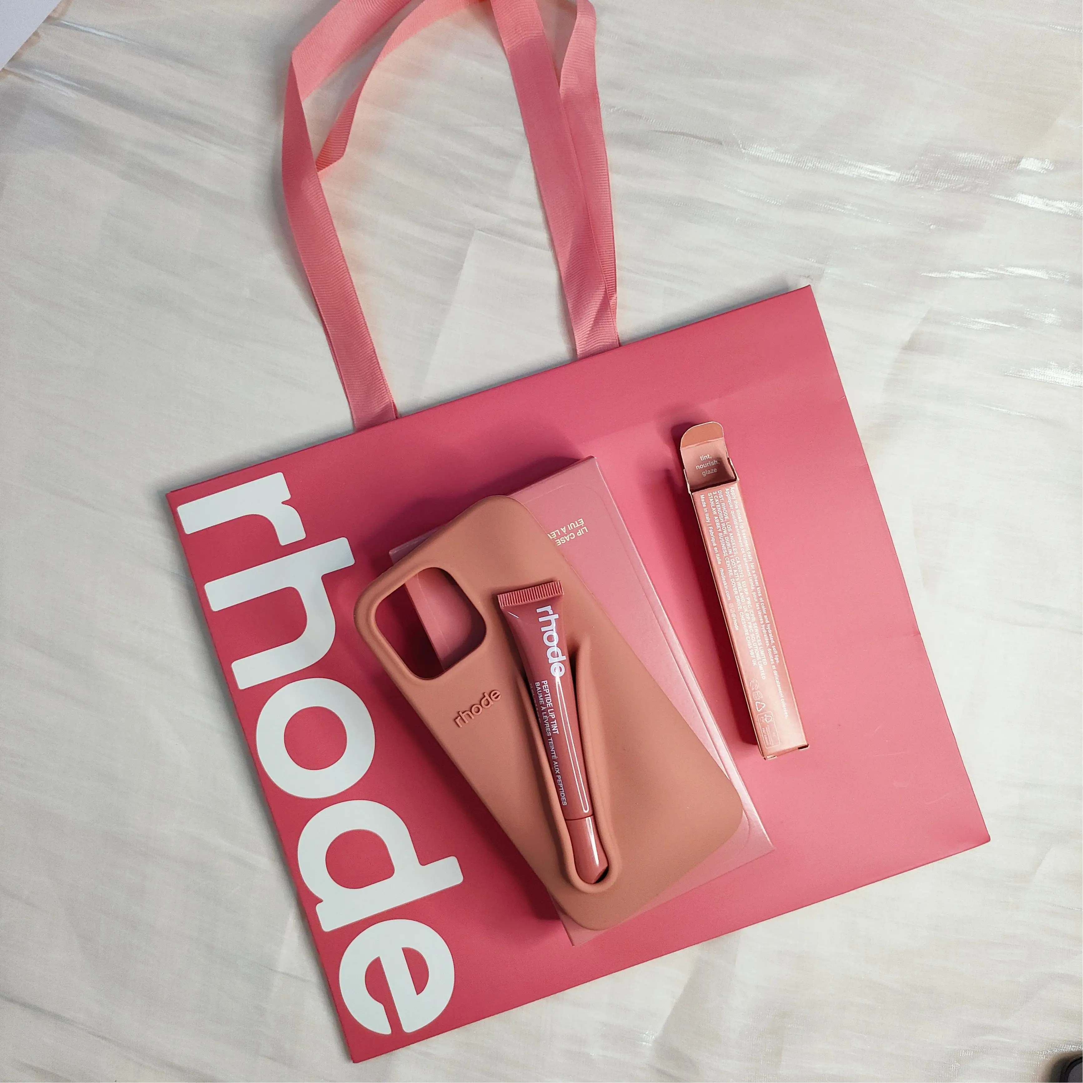 Gift Bag Phone Case Rhode Bag Lipstick Sticker Glaze essence gel Lipstick Sticker Mirror Glass Long Sticker Gift Box
Gift Bag Phone Case Rhode Bag Lipstick Sticker Glaze essence gel Lipstick Sticker Mirror Glass Long Sticker Gift Box