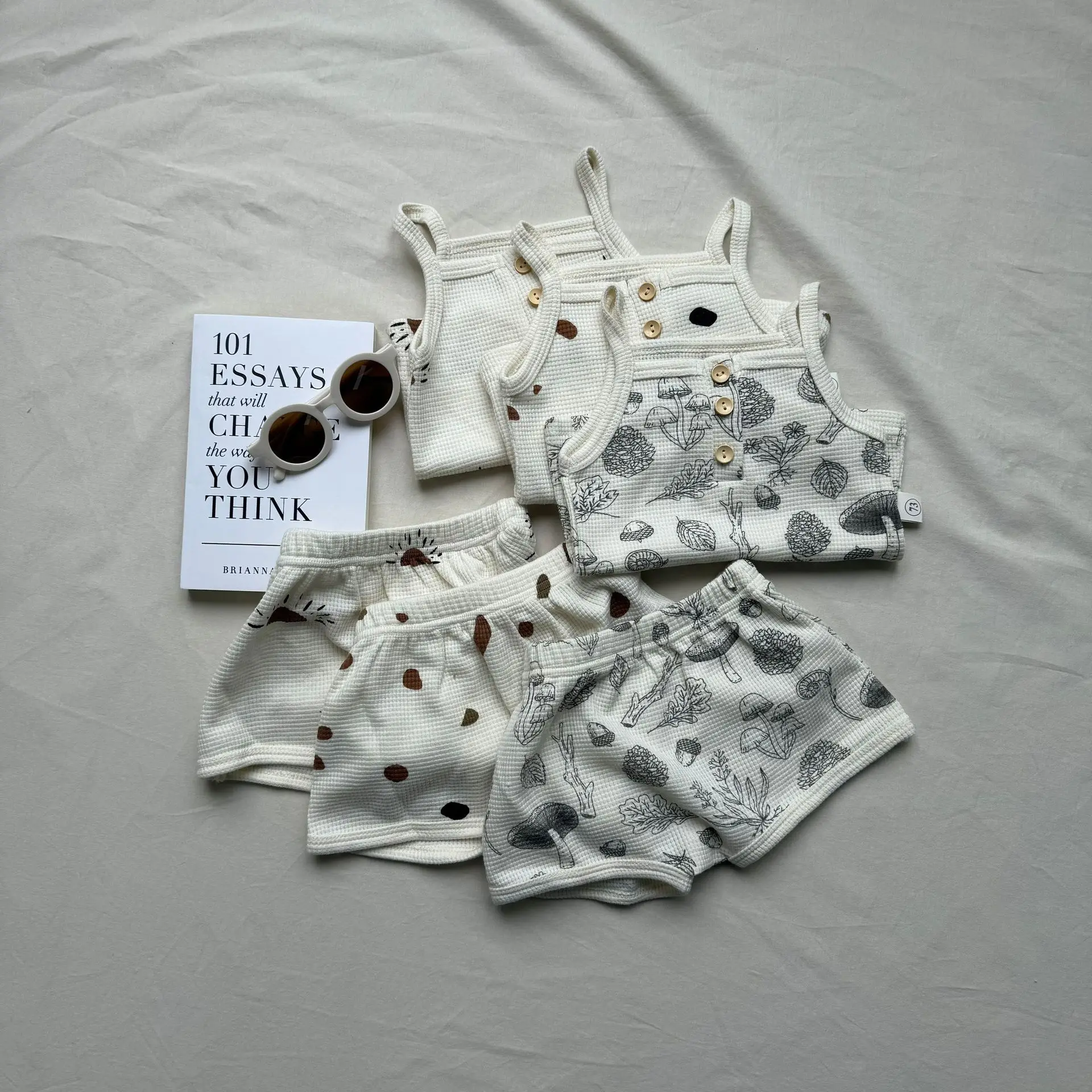Baby and toddler summer camisole shorts two-piece set, baby printed pajamas set, Nordic style waffle style baby clothes
Baby and toddler summer camisole shorts two-piece set, baby printed pajamas set, Nordic style waffle style baby clothes