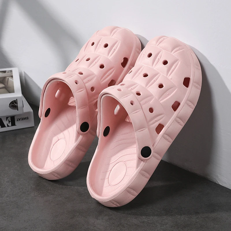 A pair of children's summer-friendly slip-on toe-protection sandals with a head cover and anti-slip holes - CX-6130
A pair of children's summer-friendly slip-on toe-protection sandals with a head cover and anti-slip holes - CX-6130