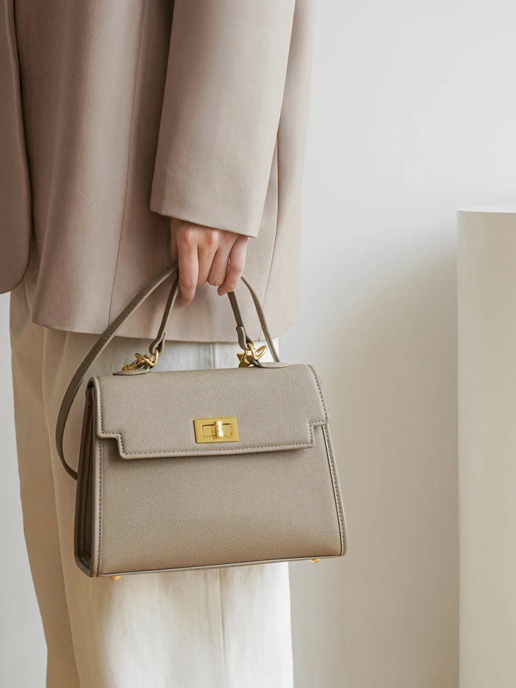Elegant Commuter Women's Handbag Large Capacity Single Shoulder Crossbody Bag Fashionable Urban Minimalist Style PU Lea...
Elegant Commuter Women's Handbag Large Capacity Single Shoulder Crossbody Bag Fashionable Urban Minimalist Style PU Lea...