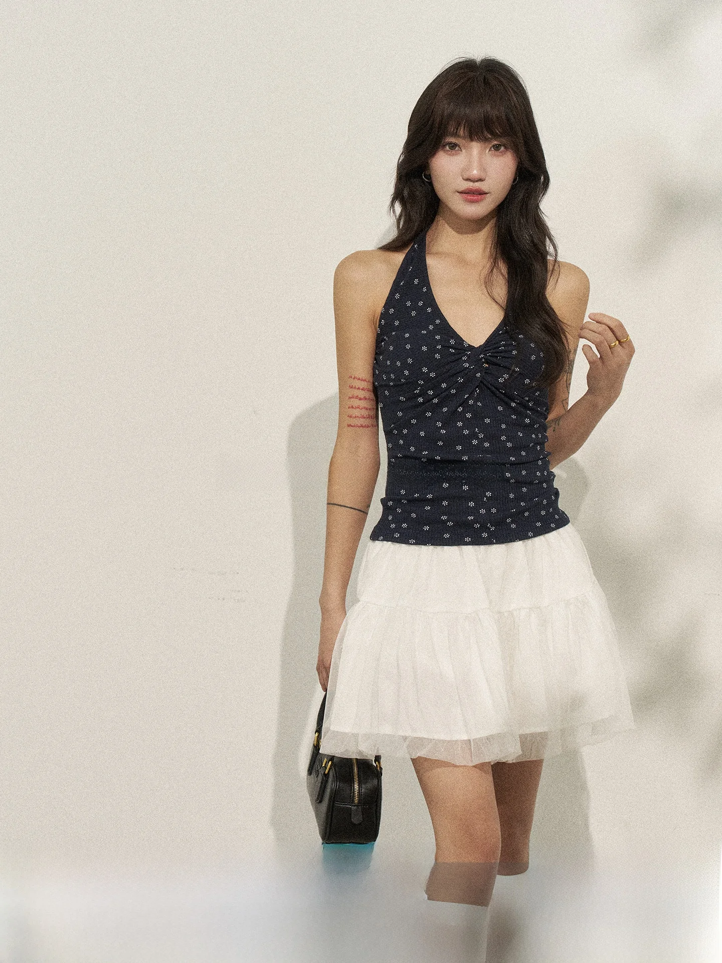 Korean Style Spicy Girl Floral Embroidery Vest Women's V-neck Design Sensation Strap Top Short Regular Fit Summer Outfit
Korean Style Spicy Girl Floral Embroidery Vest Women's V-neck Design Sensation Strap Top Short Regular Fit Summer Outfit