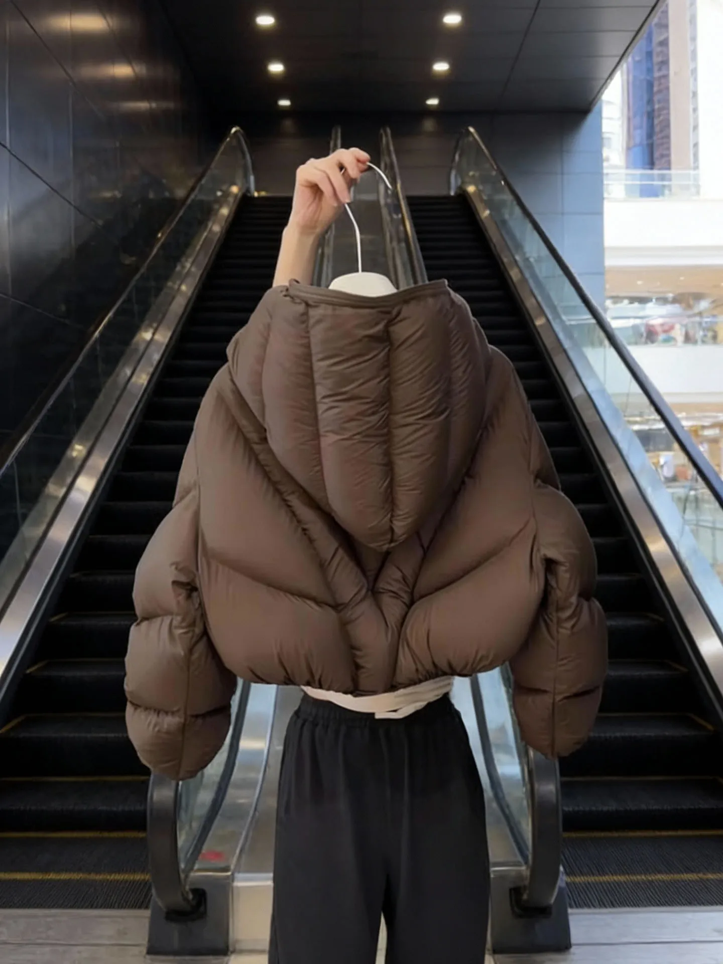 Уникальная или коричневая женская пуховая куртка с капюшоном, модная зимняя верхняя одежда премиум-класса, маленькая, с высокой талией, полиэфирное волокно
Уникальная или коричневая женская пуховая куртка с капюшоном, модная зимняя верхняя одежда премиум-класса, маленькая, с высокой талией, полиэфирное волокно