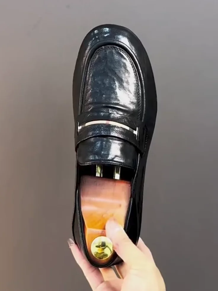 High Quality Casual Men's Leather Shoes Comfortable Fashionable Trendy Flat Heel Rubber Bottom round Toe Pure Color Business ...
High Quality Casual Men's Leather Shoes Comfortable Fashionable Trendy Flat Heel Rubber Bottom round Toe Pure Color Business ...