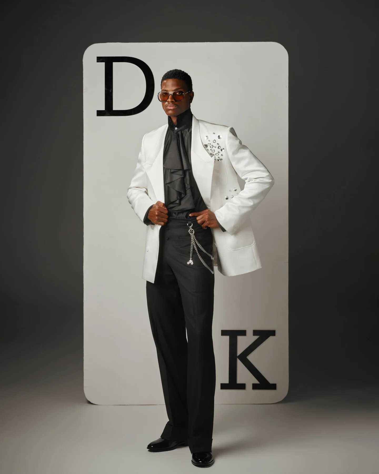Crystals Men Suit Set 2 Pcs White Blazer+Black Pants Trousers Groom Wedding Tuxedos Formal Office Jacket Coat Customized
Crystals Men Suit Set 2 Pcs White Blazer+Black Pants Trousers Groom Wedding Tuxedos Formal Office Jacket Coat Customized