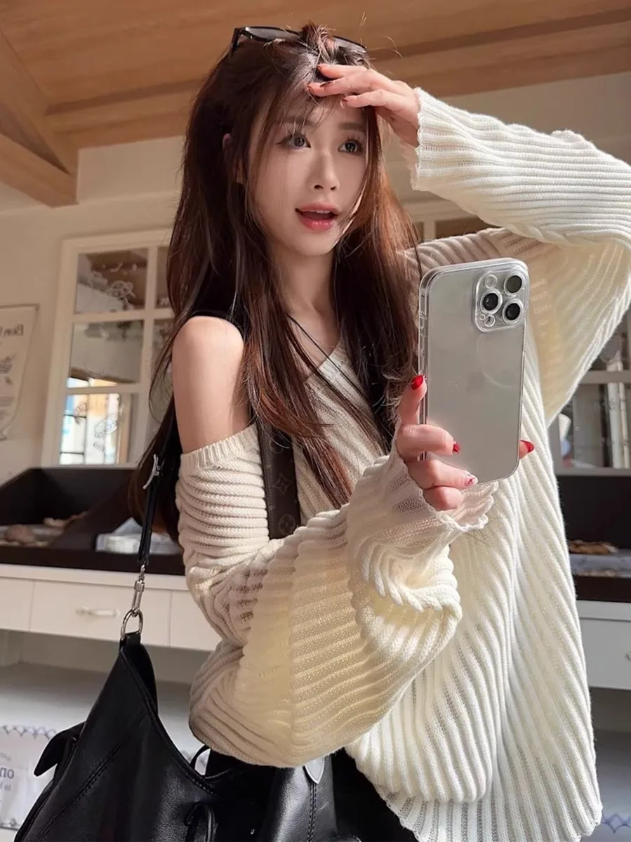 Korean Style Long Sleeve Knitted Top Women Summer Pure Desire Elegant Small Size Slimming Design Shoulder Bared Upper Body
Korean Style Long Sleeve Knitted Top Women Summer Pure Desire Elegant Small Size Slimming Design Shoulder Bared Upper Body