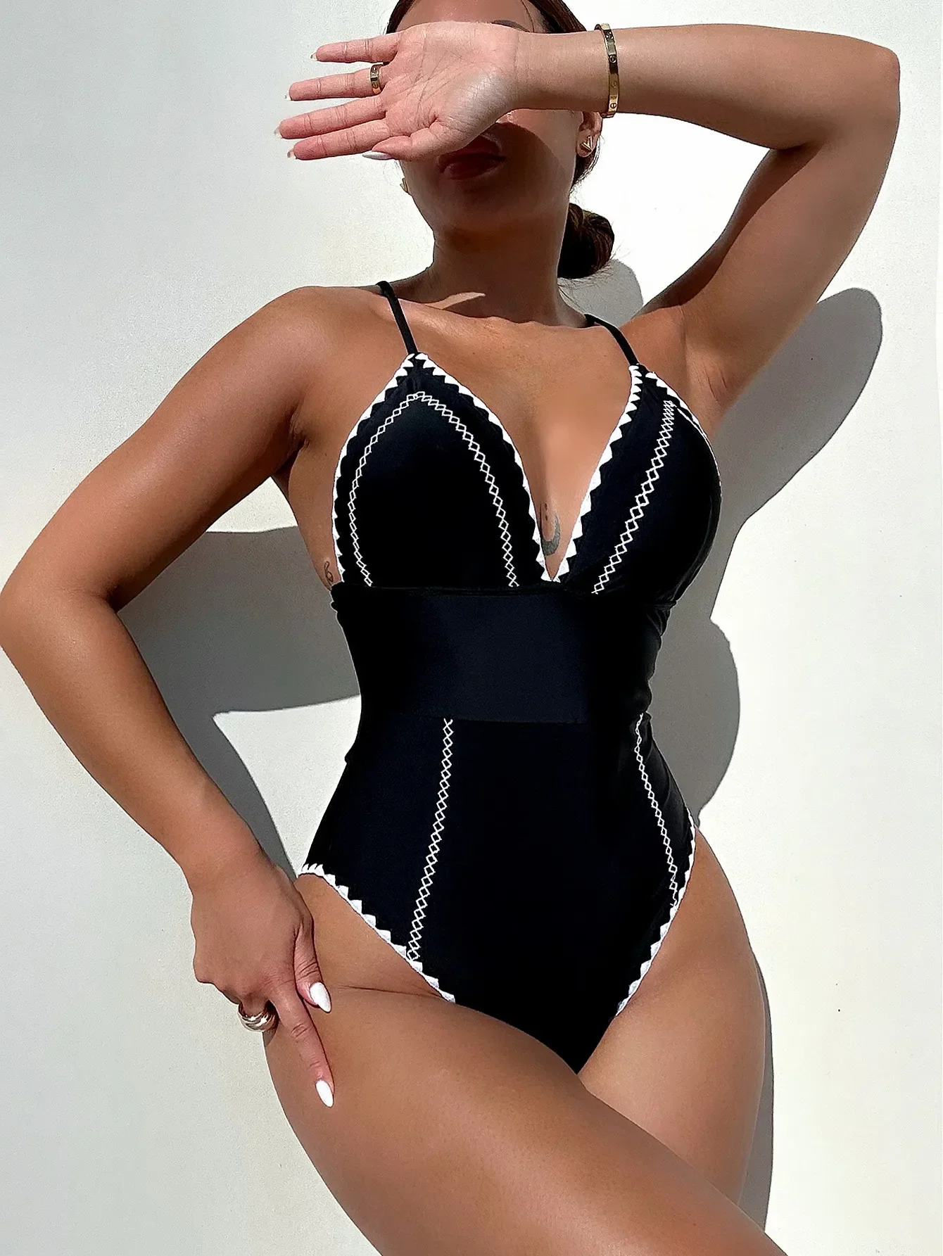 Black Knite One Piece Swimwear with Chest 2024 Women Patchwork V Neck Push Up Tummy Control Swimwear Beach Bathing Suit Monokini
Black Knite One Piece Swimwear with Chest 2024 Women Patchwork V Neck Push Up Tummy Control Swimwear Beach Bathing Suit Monokini