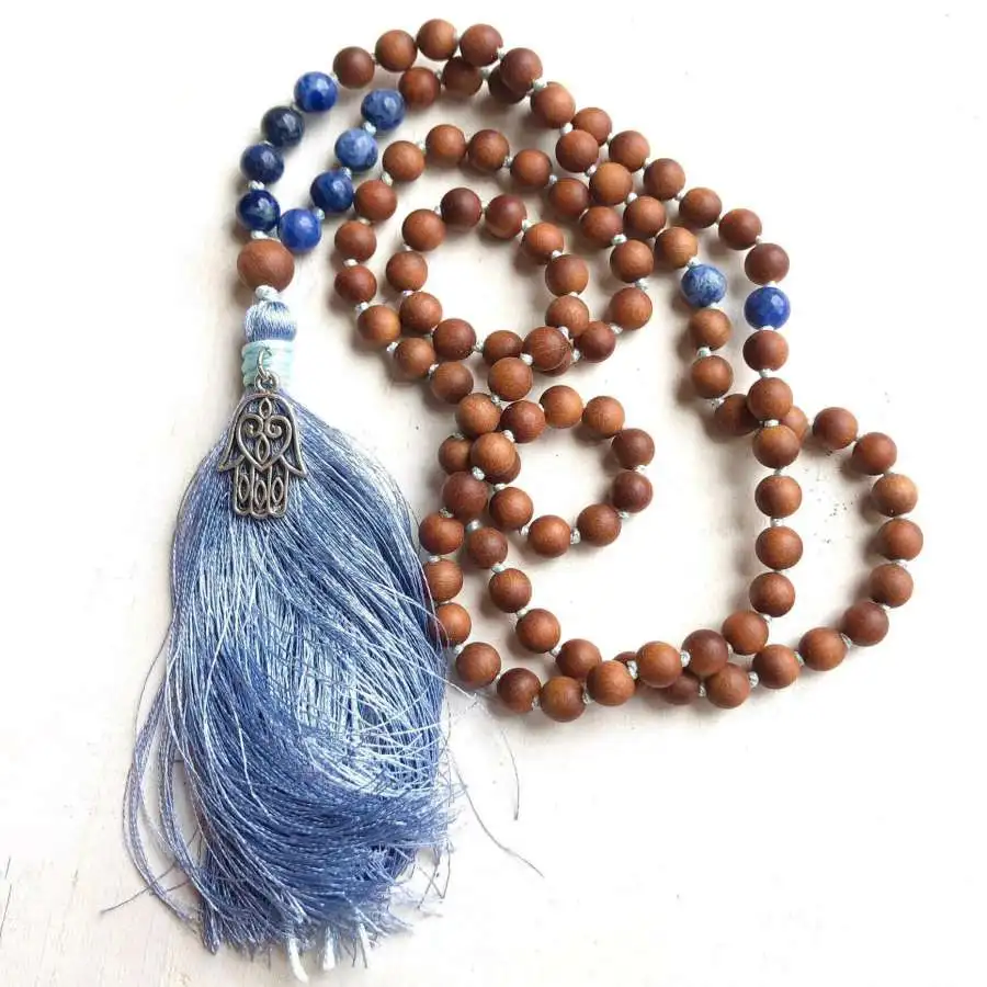Натуральное ожерелье-мала из сандалового дерева с 108 бусинами, лазуритом и подвеской в виде руки Хамса, синий кисть-талисман, духовное украшение
Натуральное ожерелье-мала из сандалового дерева с 108 бусинами, лазуритом и подвеской в виде руки Хамса, синий кисть-талисман, духовное украшение