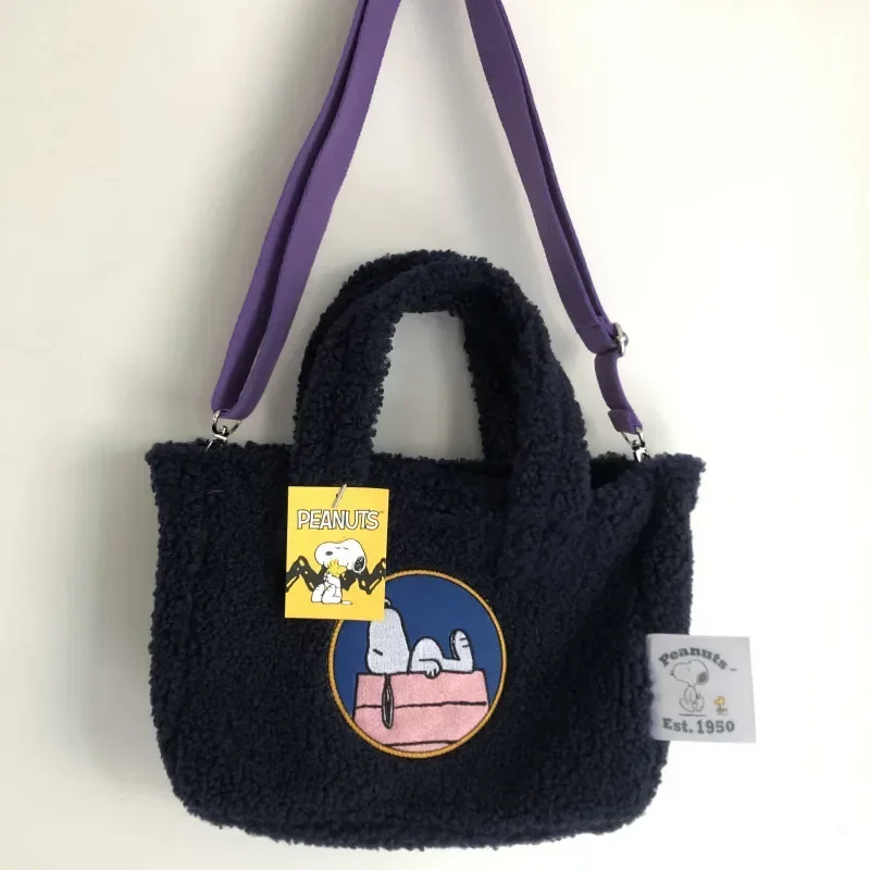 Autumn and winter Snoopy embroidered messenger bag handbag casual fashion shoulder bag large capacity tote bag
Autumn and winter Snoopy embroidered messenger bag handbag casual fashion shoulder bag large capacity tote bag