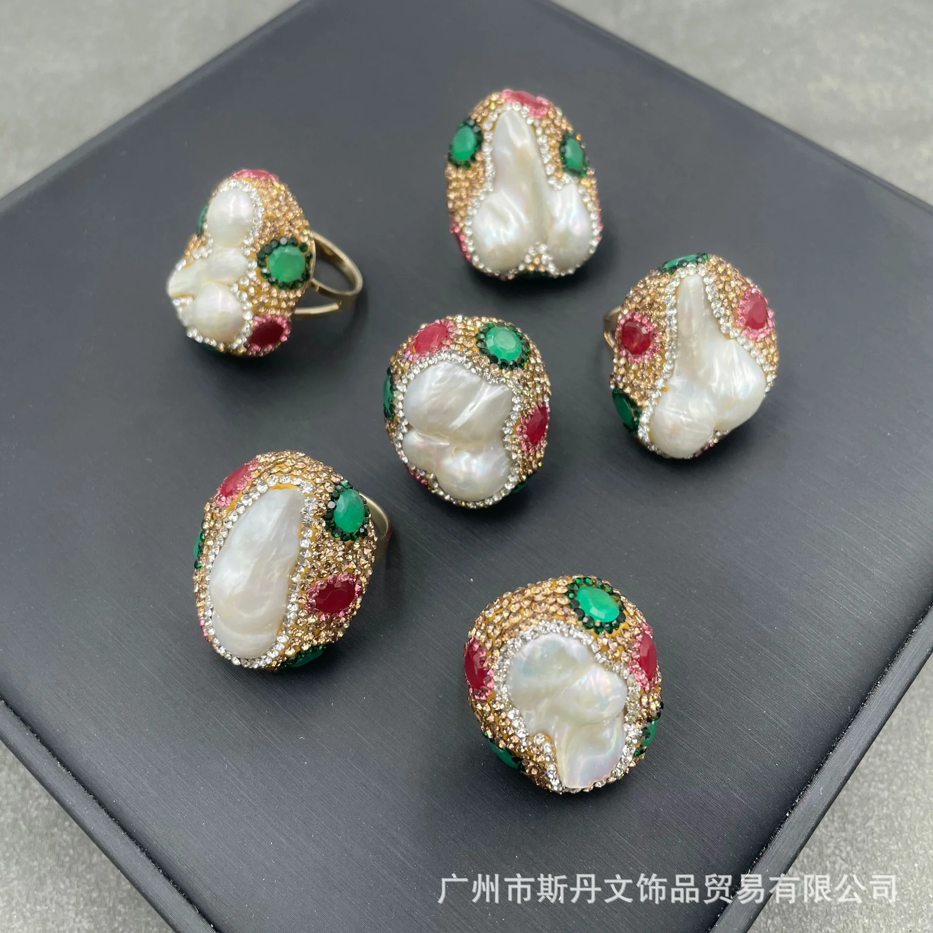Natural Baroque pearl jade, fashionable RINGS personalized European American light luxury point crystal jewelry, high-end ring
Natural Baroque pearl jade, fashionable RINGS personalized European American light luxury point crystal jewelry, high-end ring