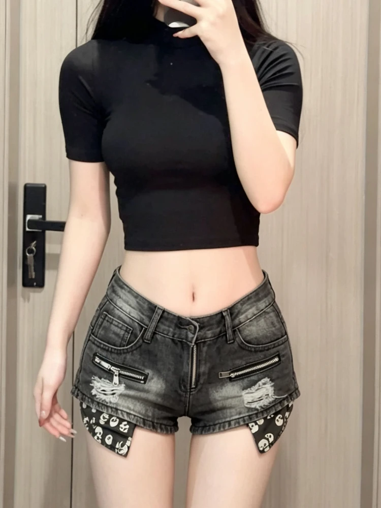 Low Waist Punk Style Skull Design Short Shorts Women's Summer Dark Wash Denim Hot Pants Fashionable Trendy Shorts
Low Waist Punk Style Skull Design Short Shorts Women's Summer Dark Wash Denim Hot Pants Fashionable Trendy Shorts