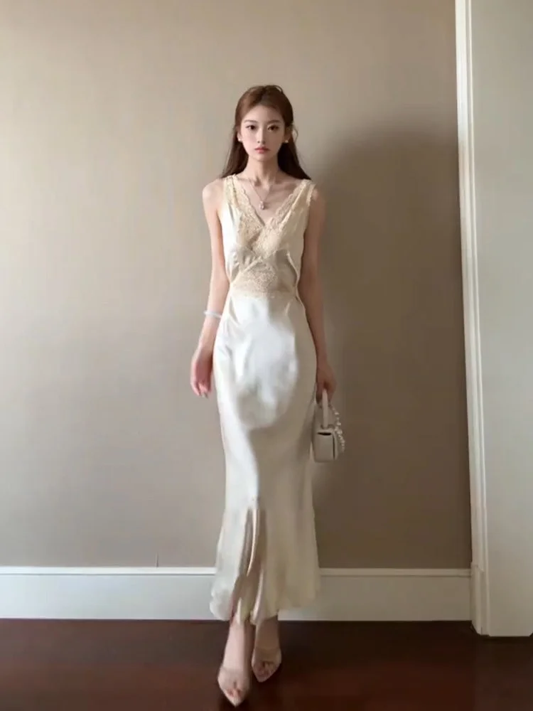 Elegant Lace Satin Long Dress Women's Slim Fit Fish Tail Gown Summer Season High Waist V Neck No Sleeve Wedding Date Casual Wear
Elegant Lace Satin Long Dress Women's Slim Fit Fish Tail Gown Summer Season High Waist V Neck No Sleeve Wedding Date Casual Wear
