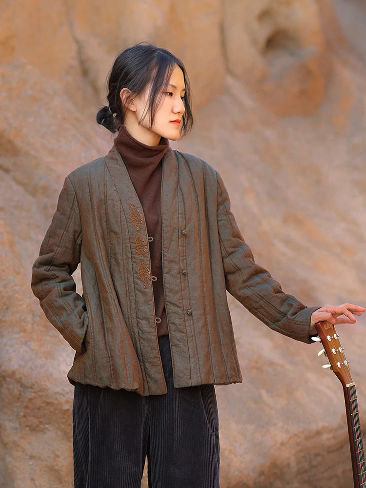 Зимнее хлопковое пальто для женщин в стиле ретро с вышивкой, льняное, с V-образным вырезом, на одной пуговице, стандартный крой, длинный рукав
Зимнее хлопковое пальто для женщин в стиле ретро с вышивкой, льняное, с V-образным вырезом, на одной пуговице, стандартный крой, длинный рукав