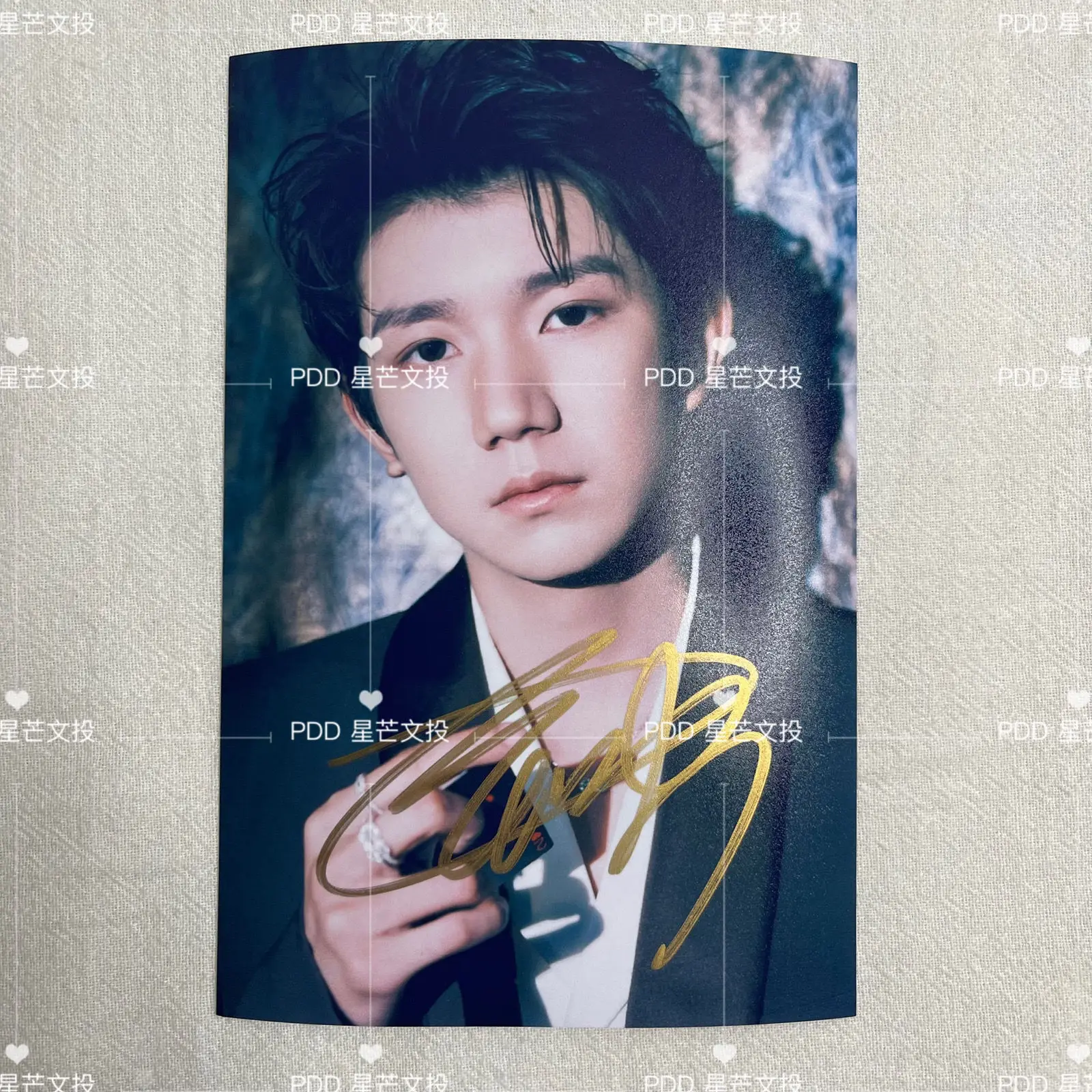 Wang yuan TF boys Weibo Night chinese star autographed photo 6-inch non printed birthday gift for friend
Wang yuan TF boys Weibo Night chinese star autographed photo 6-inch non printed birthday gift for friend