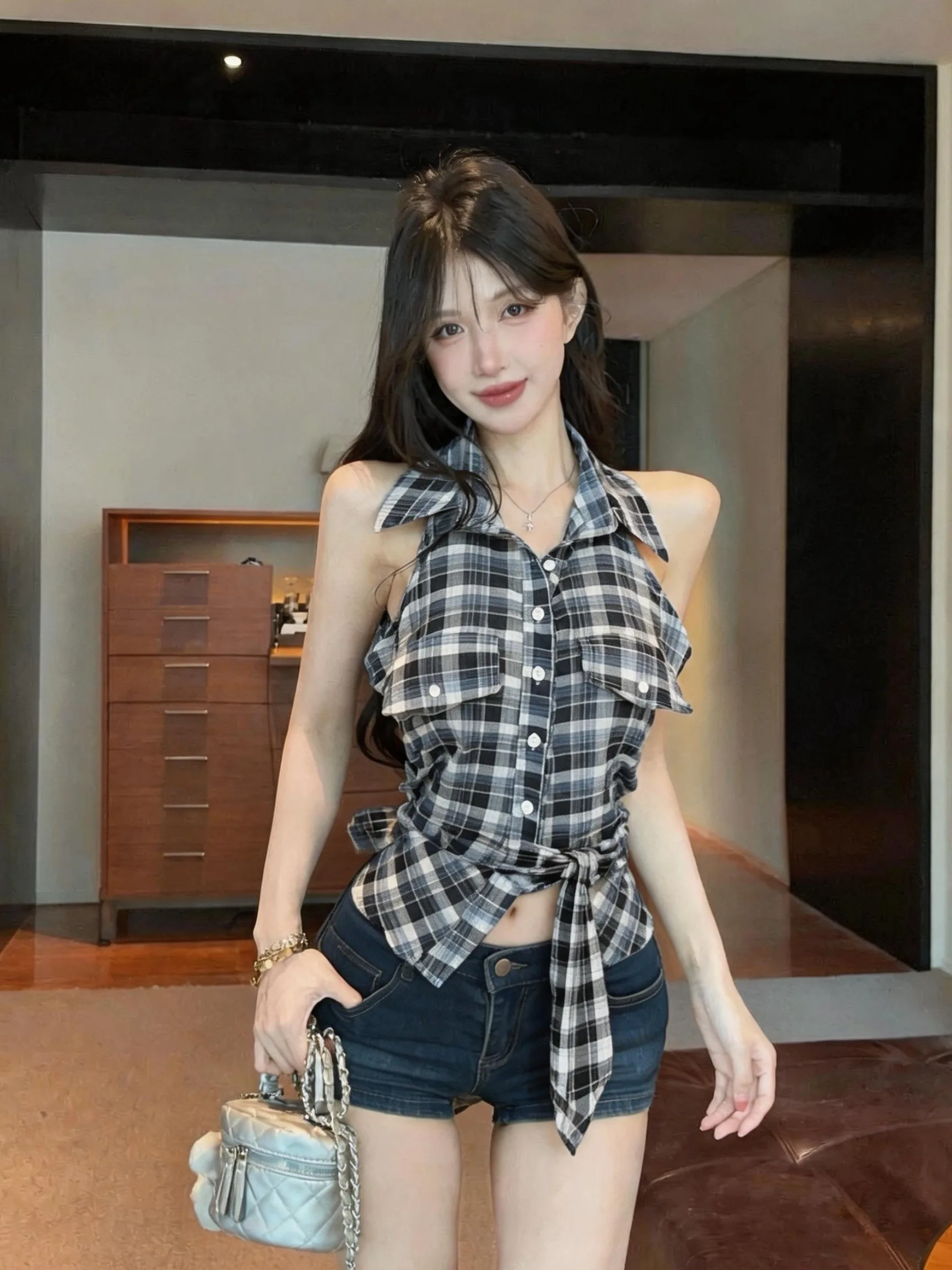 Slimming Plaid Shirt Women's Sleeveless Tie Waist Fashionable Summer New Style Hot Girl Flip Collar Top Elegant Thin Show
Slimming Plaid Shirt Women's Sleeveless Tie Waist Fashionable Summer New Style Hot Girl Flip Collar Top Elegant Thin Show