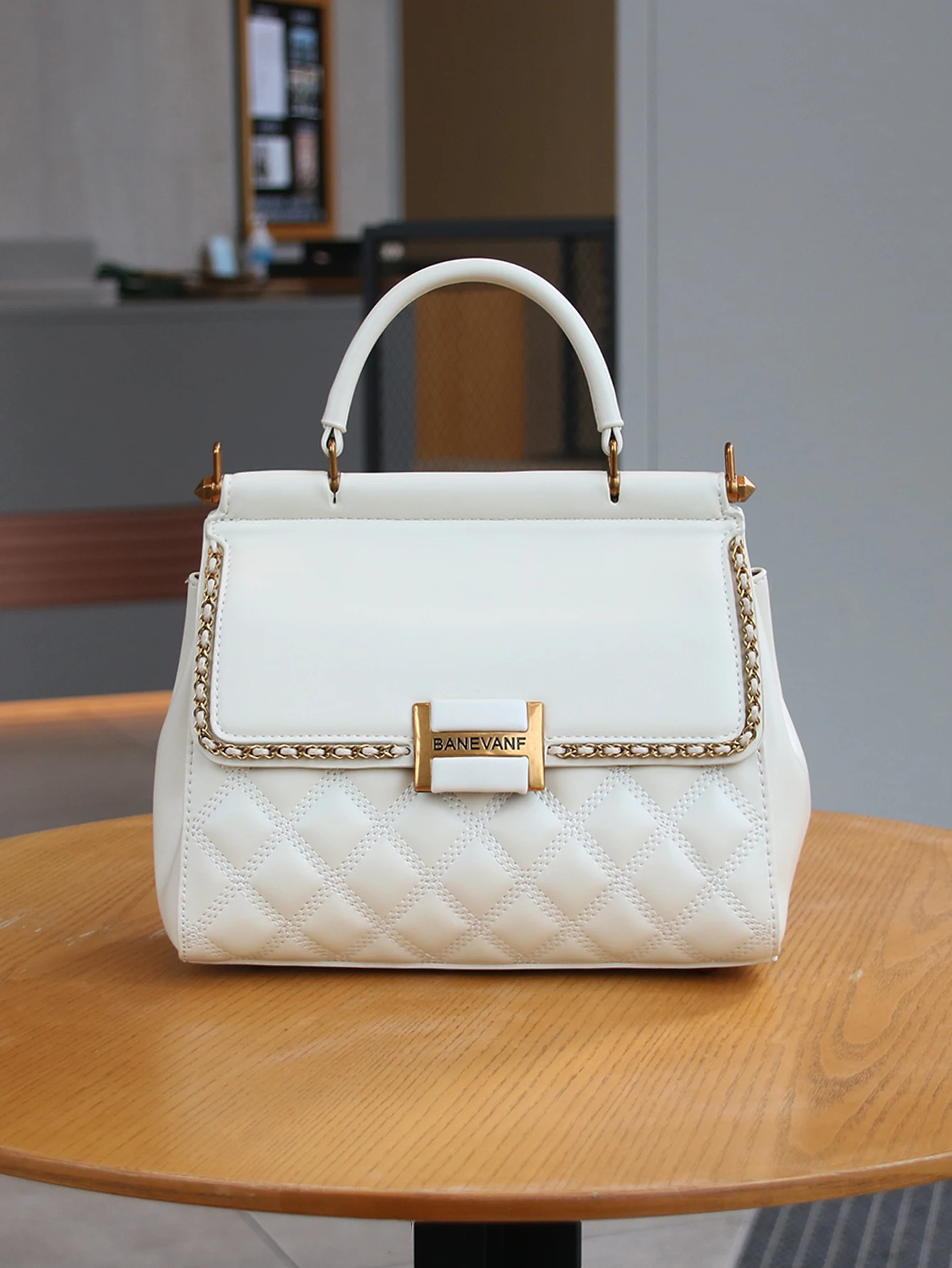 Новая роскошная женская сумка 2026 года: модная, с изысканной текстурой, большой вместимости, двойная, в западном стиле, с ромбовидной вышивкой
Новая роскошная женская сумка 2026 года: модная, с изысканной текстурой, большой вместимости, двойная, в западном стиле, с ромбовидной вышивкой