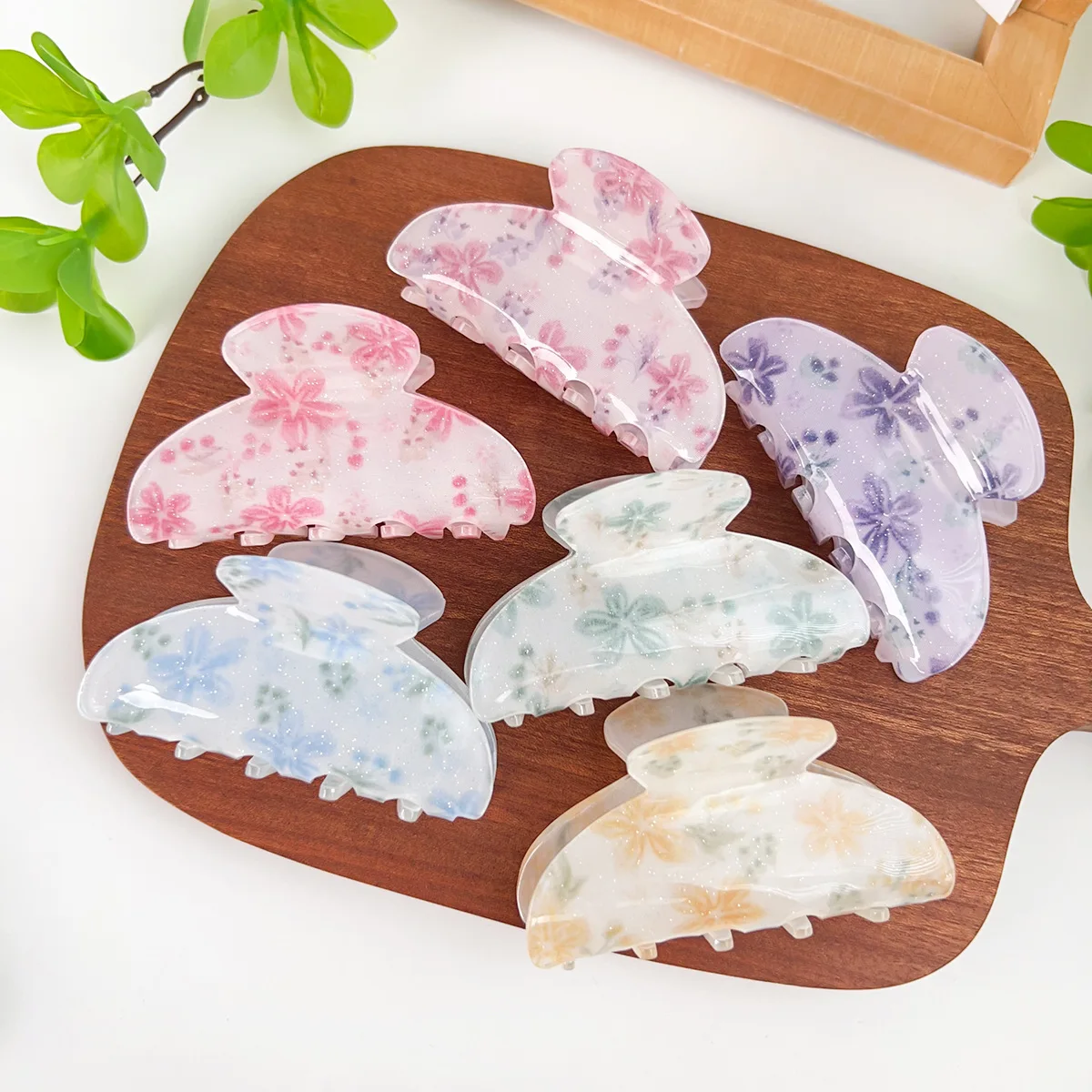 Beautiful Floral Acrylic Clip Semicircular Hairpin Simple Dopamine Girl Shark Clip
Beautiful Floral Acrylic Clip Semicircular Hairpin Simple Dopamine Girl Shark Clip