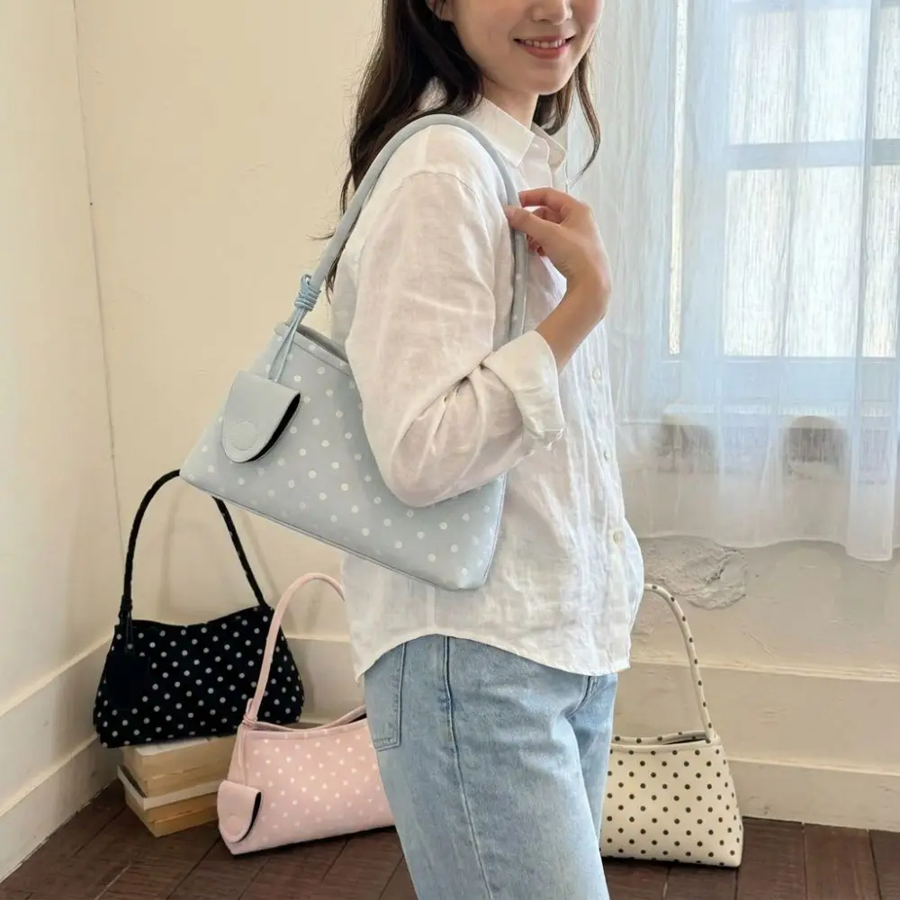 Large Capacity Polka Dot Underarm Bag Zipper Closure Versatile Design Casual Tote Handbag Matte Finish Lightweight
Large Capacity Polka Dot Underarm Bag Zipper Closure Versatile Design Casual Tote Handbag Matte Finish Lightweight