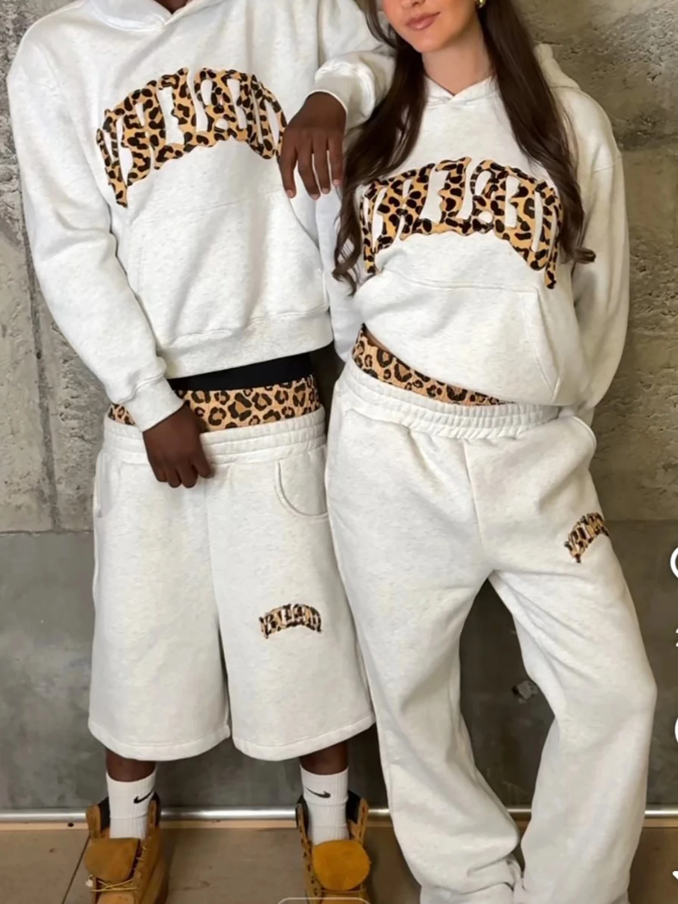2025 new trendy high-quality cross-border leopard print casual sports men's and women's hooded sweatshirt pants
2025 new trendy high-quality cross-border leopard print casual sports men's and women's hooded sweatshirt pants