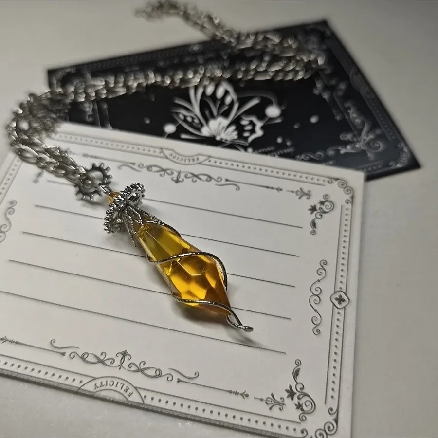 The Lord of the Mysteries "Klein Series Yellow Crystal Spirit Pendant Necklace Accessory clothing Ornament Halloween Gift
The Lord of the Mysteries "Klein Series Yellow Crystal Spirit Pendant Necklace Accessory clothing Ornament Halloween Gift