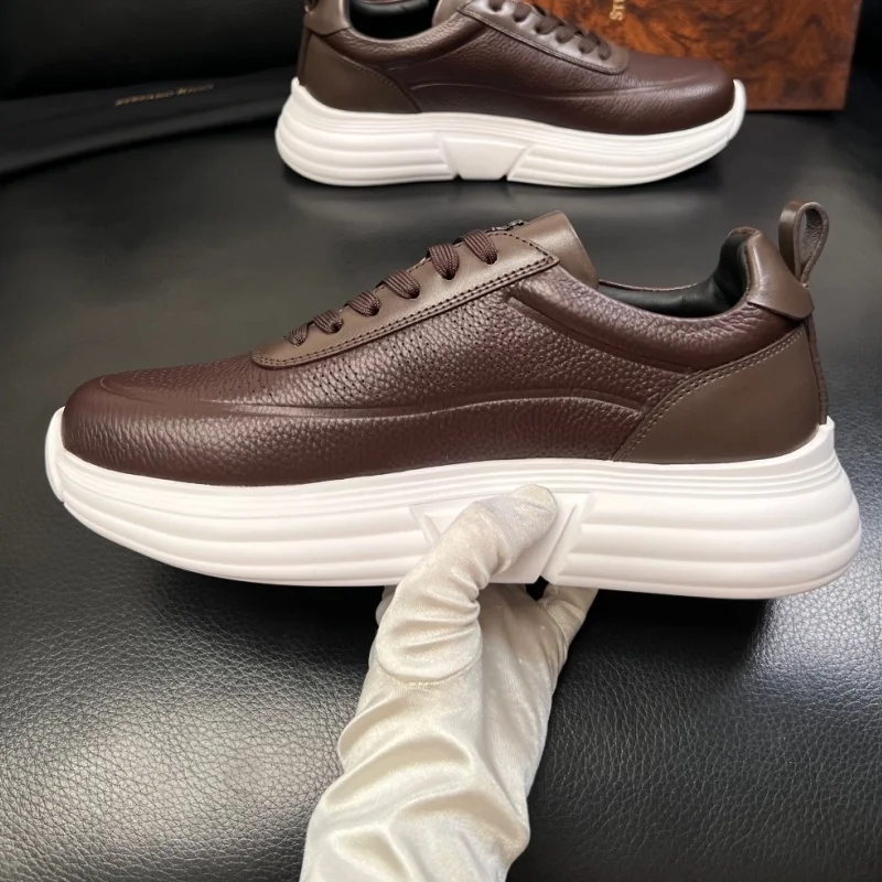 Italy 2026 new luxury high-quality leather men's outdoor casual shoes for sports commuting
Italy 2026 new luxury high-quality leather men's outdoor casual shoes for sports commuting