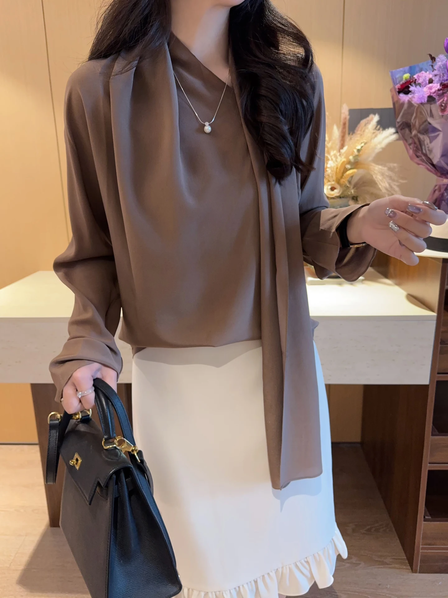 Elegant Silk Long Sleeve Shirt Thin Summer G-Grade Sash Design French Style Loose Fit Women's Top Breathable Skin-Friendly
Elegant Silk Long Sleeve Shirt Thin Summer G-Grade Sash Design French Style Loose Fit Women's Top Breathable Skin-Friendly