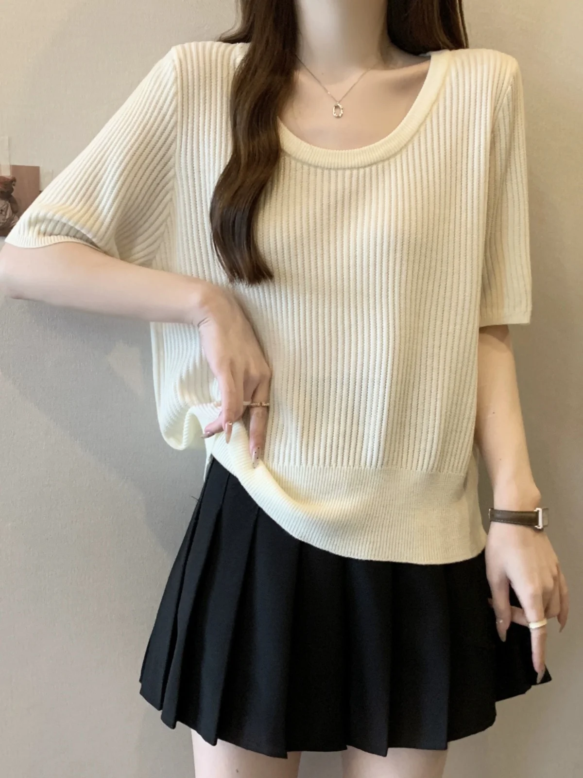 Loose Fit Ice Silk Knitted Sweater U-Neck Short Sleeve Summer plus Size Women's Clothing Slimming Hide Belly Meat Covering
Loose Fit Ice Silk Knitted Sweater U-Neck Short Sleeve Summer plus Size Women's Clothing Slimming Hide Belly Meat Covering